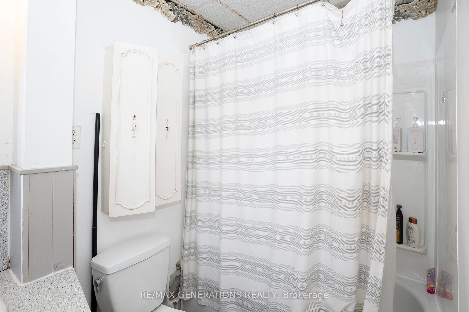 Photo 15 of 1311 Donald Street E, Thunder Bay, McKeller Park — HOMEH
