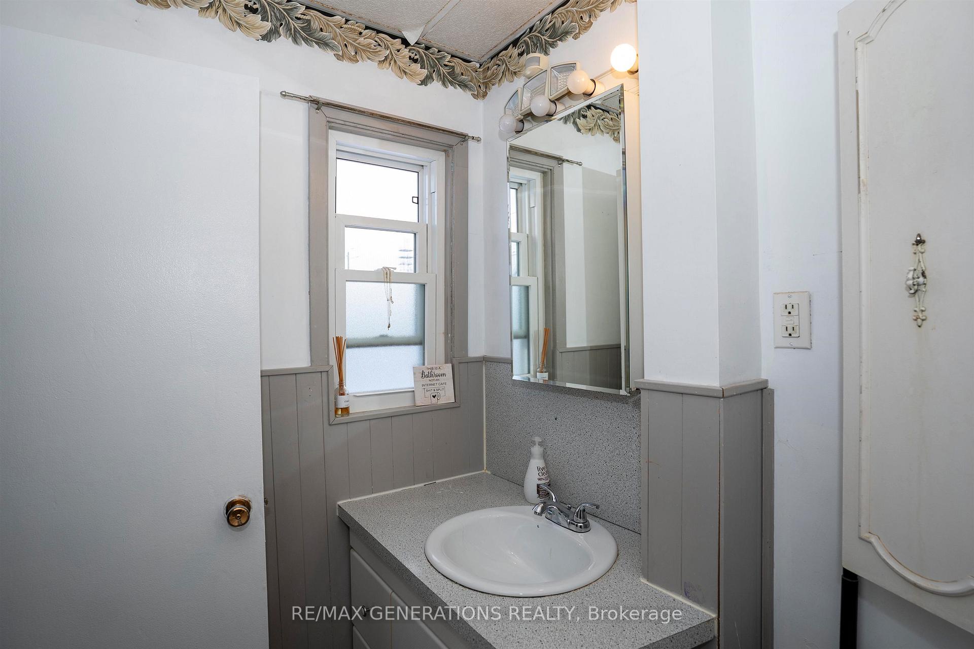 Photo 17 of 1311 Donald Street E, Thunder Bay, McKeller Park — HOMEH