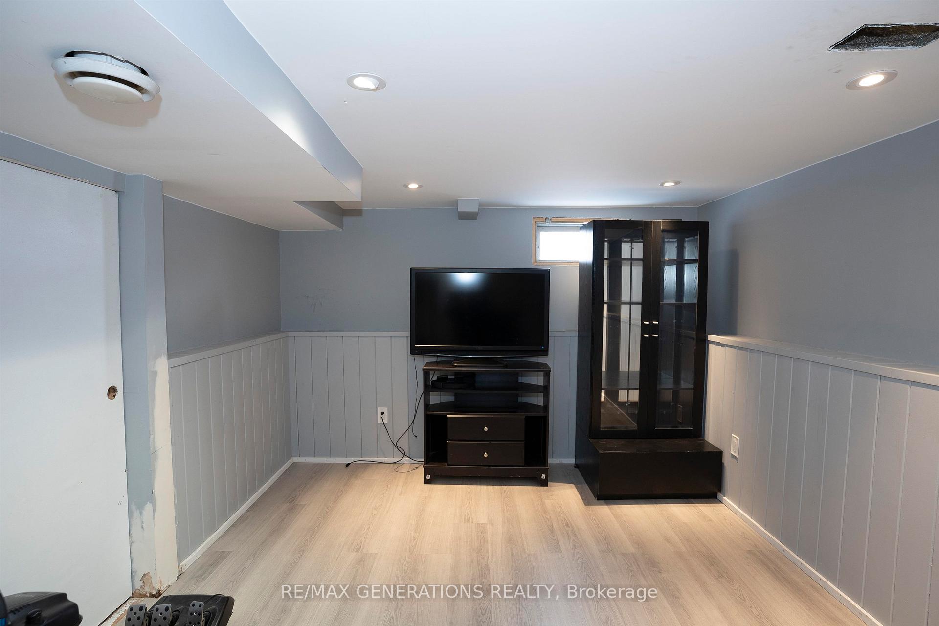 Photo 20 of 1311 Donald Street E, Thunder Bay, McKeller Park — HOMEH