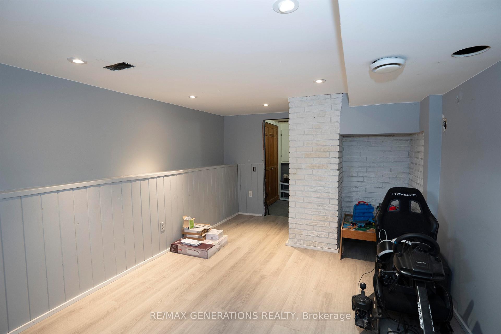 Photo 21 of 1311 Donald Street E, Thunder Bay, McKeller Park — HOMEH