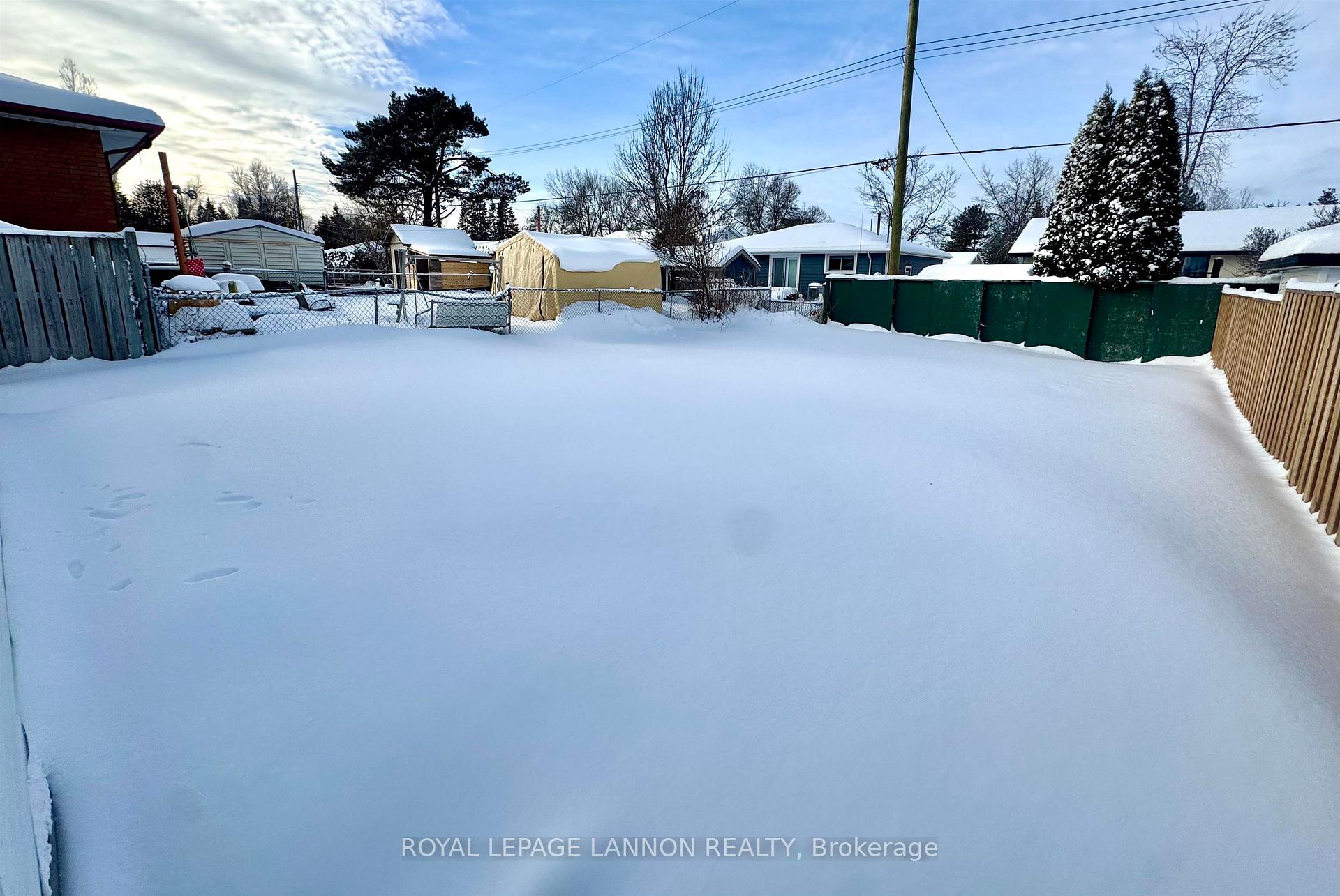 Photo 2 of 100 Bruce Street, Thunder Bay, Shuniah — HOMEH