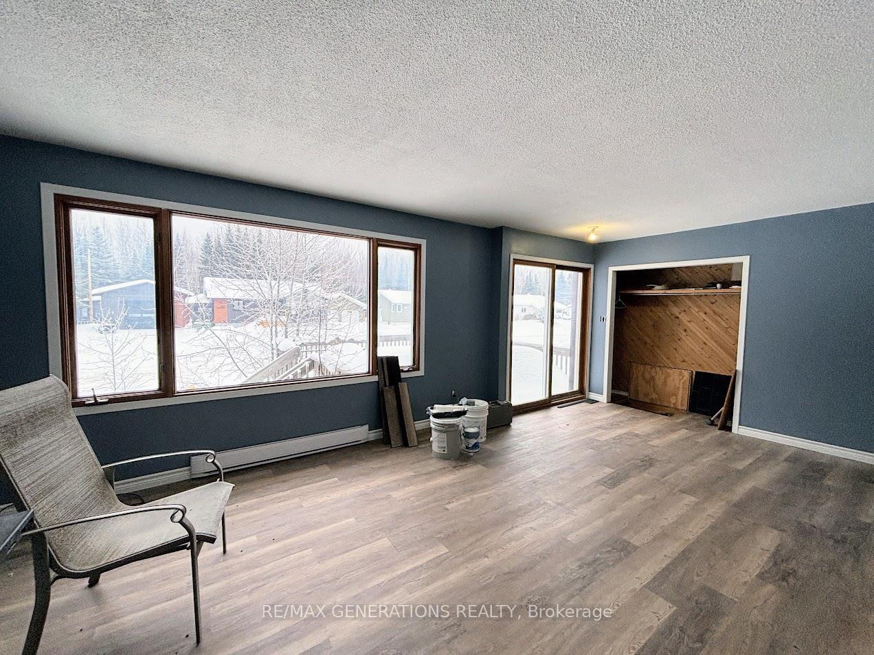 Photo 2 of 43 Lynx Avenue, Manitouwadge — HOMEH
