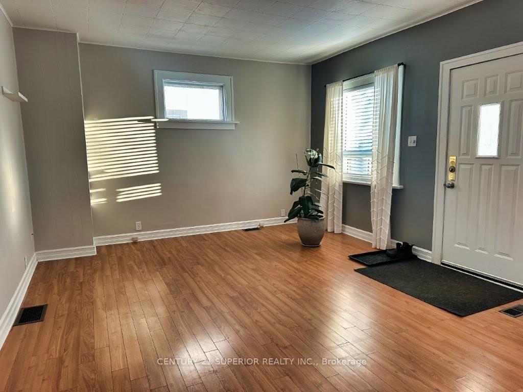 Photo 11 of 130 Pine Street, Thunder Bay, College Heights — HOMEH