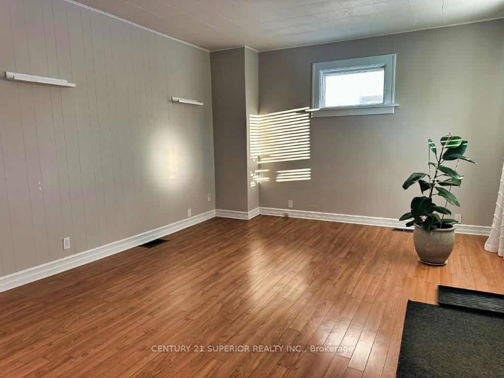 Photo 12 of 130 Pine Street, Thunder Bay, College Heights — HOMEH