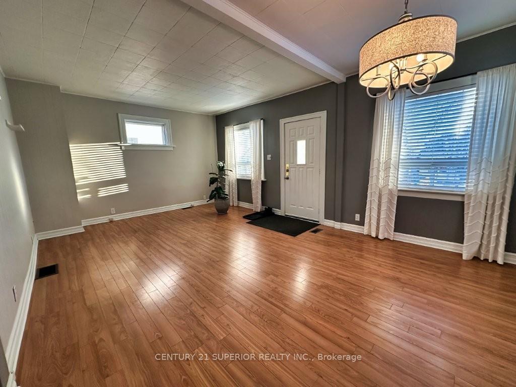 Photo 13 of 130 Pine Street, Thunder Bay, College Heights — HOMEH