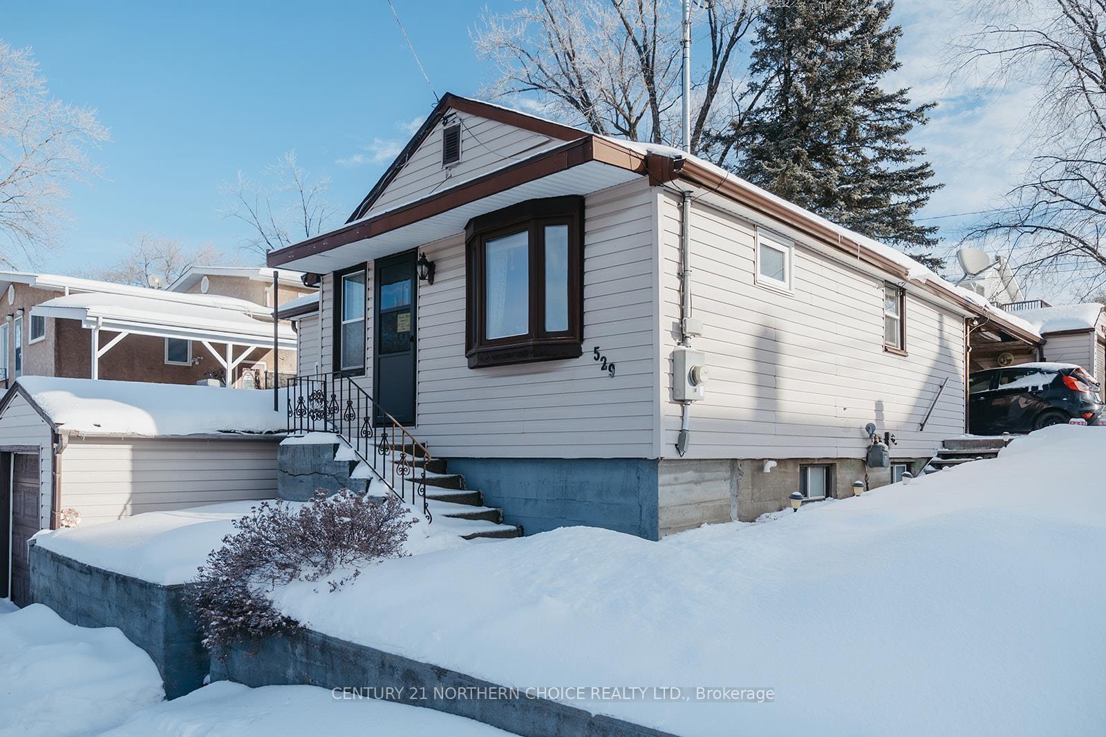 Photo 1 of 529 Fourth Avenue S, Kenora, Lakeside — HOMEH