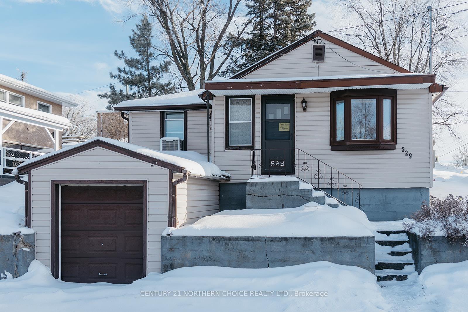 Photo 2 of 529 Fourth Avenue S, Kenora, Lakeside — HOMEH
