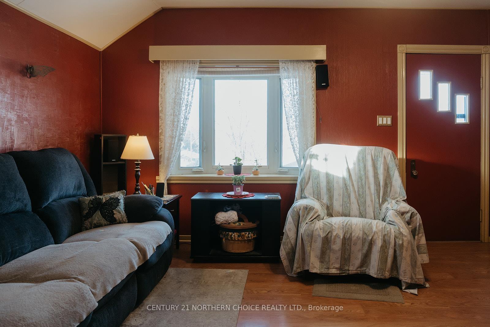 Photo 8 of 529 Fourth Avenue S, Kenora, Lakeside — HOMEH