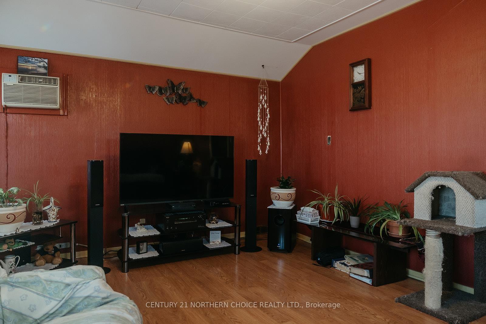 Photo 9 of 529 Fourth Avenue S, Kenora, Lakeside — HOMEH