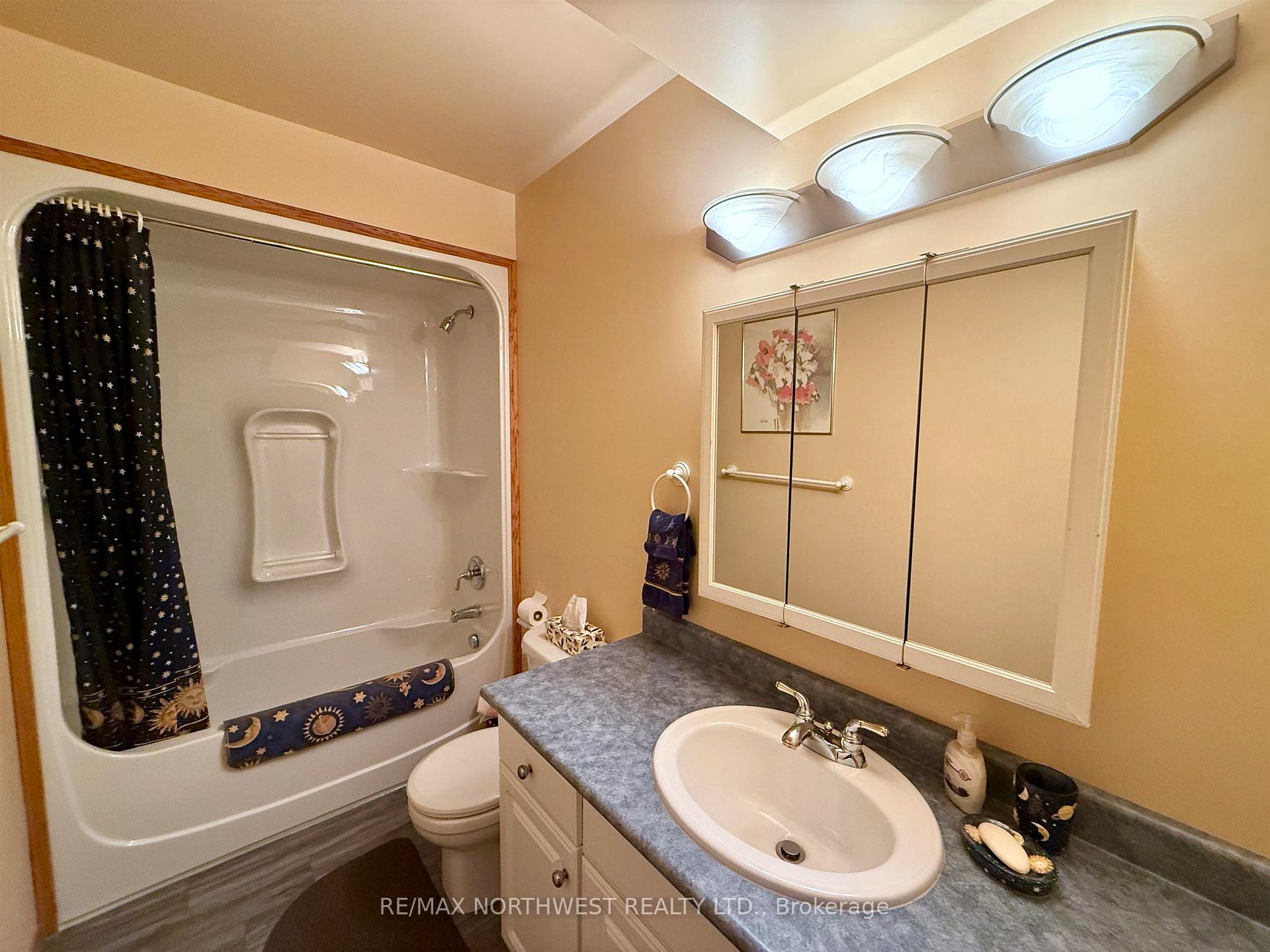 Photo 20 of 16 Pine Ridge Drive, Kenora, South Park Estate — HOMEH