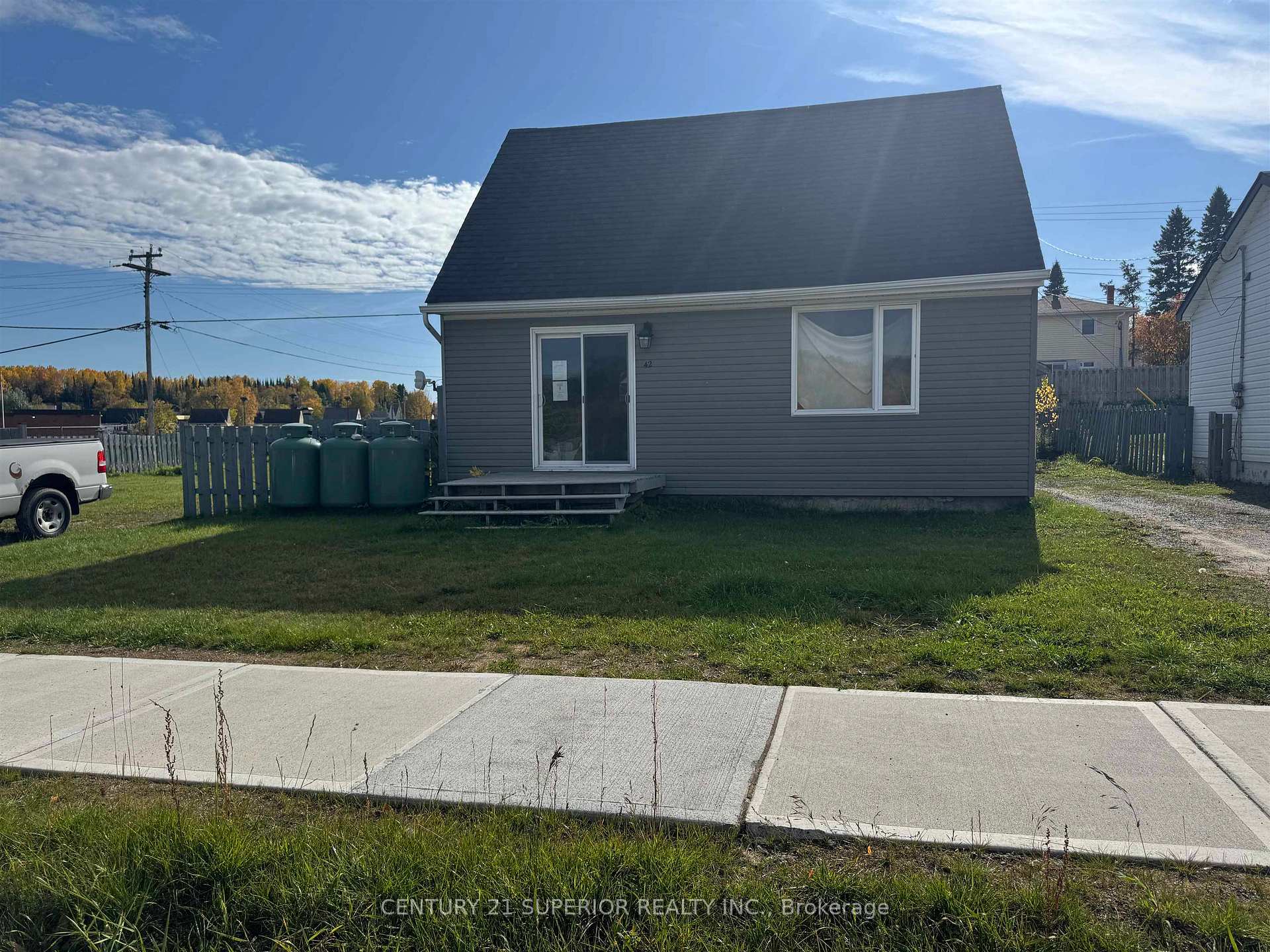 Photo 3 of 42 Ohsweken Road, Manitouwadge — HOMEH