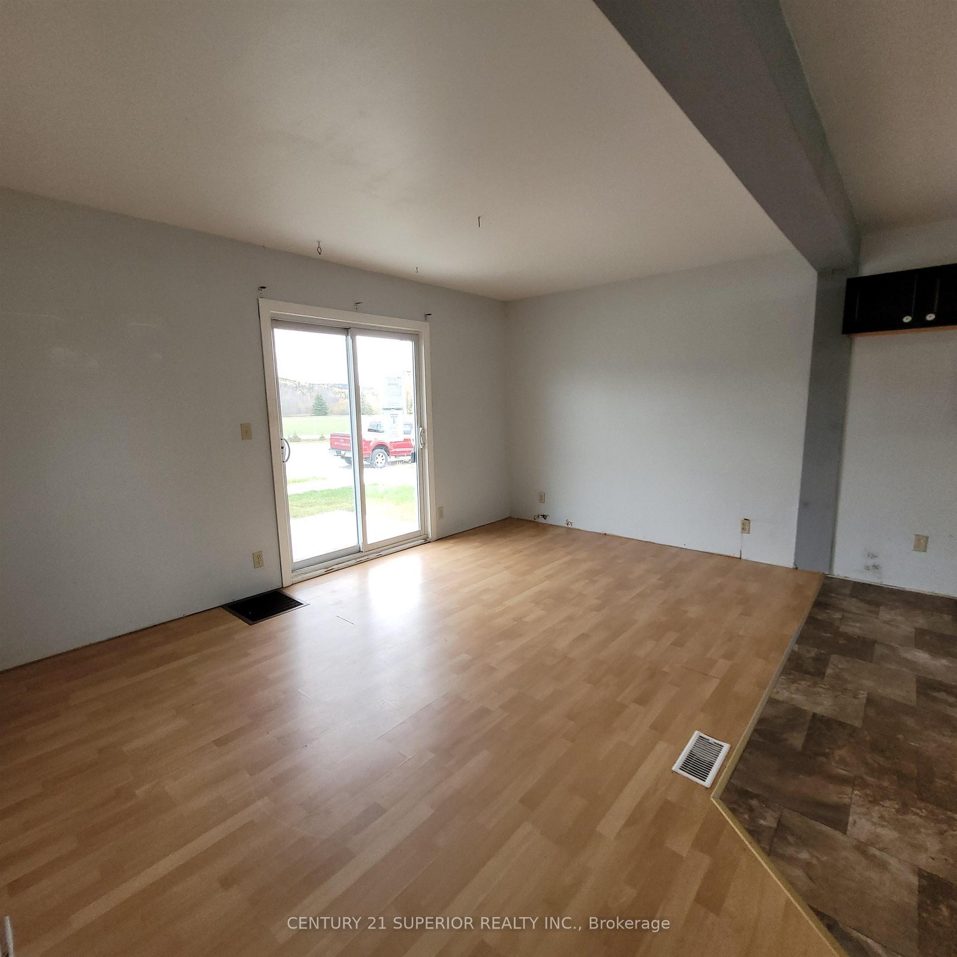 Photo 4 of 42 Ohsweken Road, Manitouwadge — HOMEH