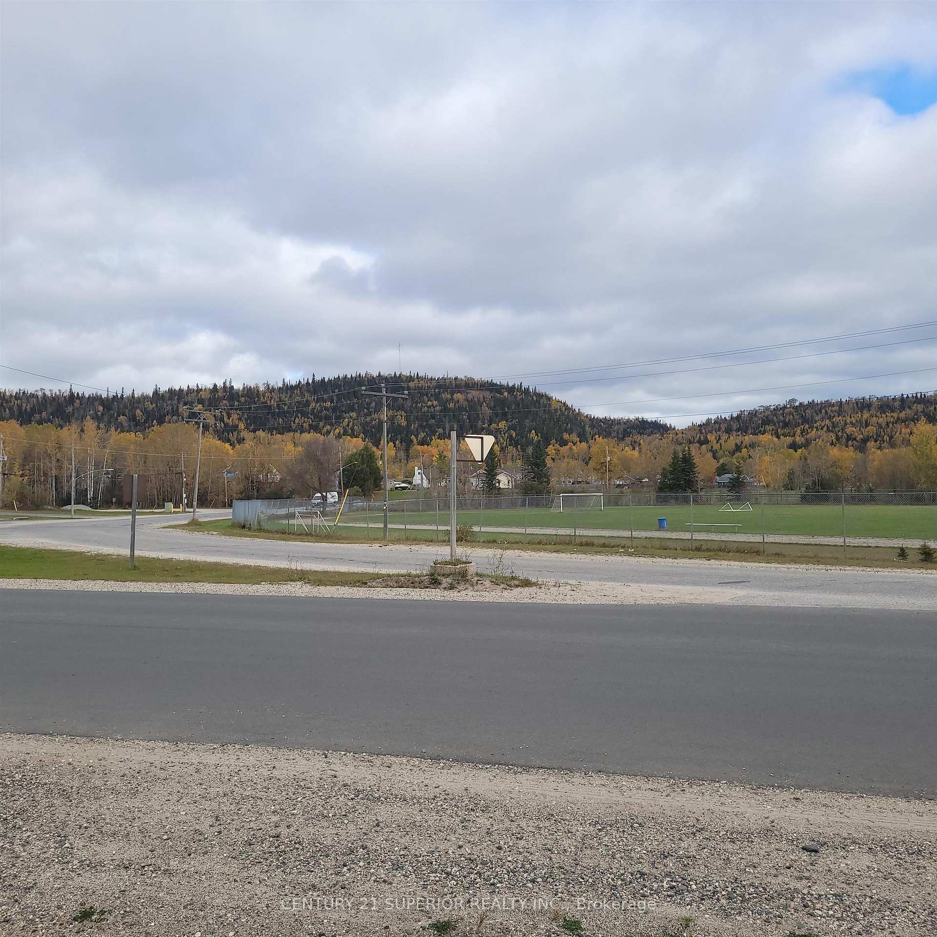 Photo 31 of 42 Ohsweken Road, Manitouwadge — HOMEH