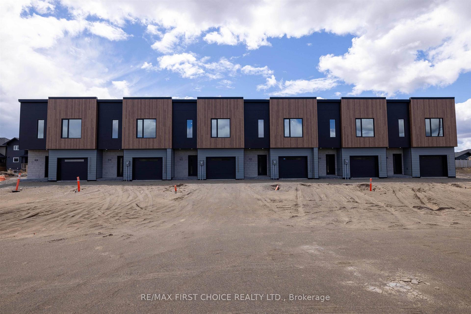 Photo 1 of 828-838 Weiler Boulevard, Thunder Bay, Parkdale — HOMEH