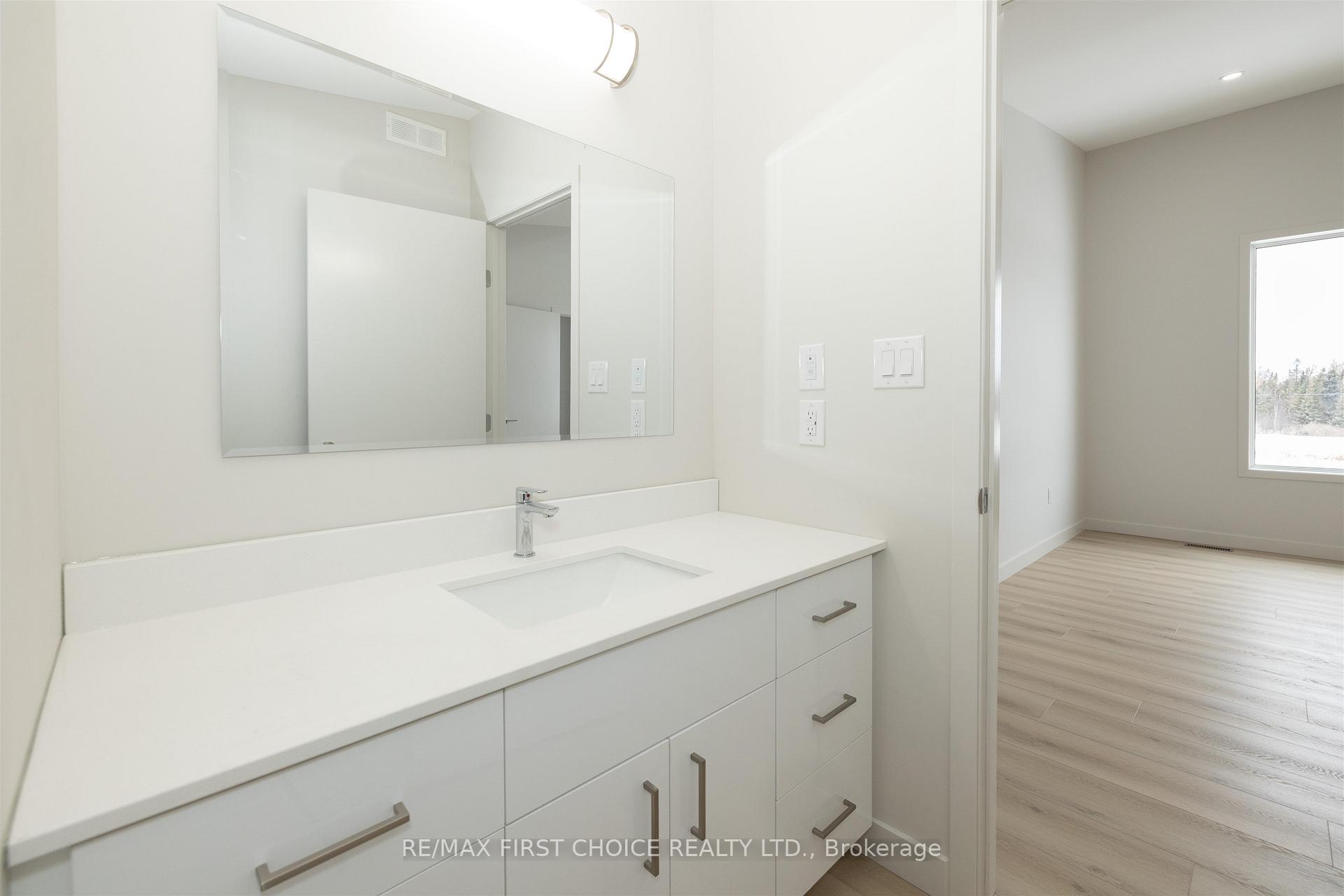 Photo 12 of 828-838 Weiler Boulevard, Thunder Bay, Parkdale — HOMEH