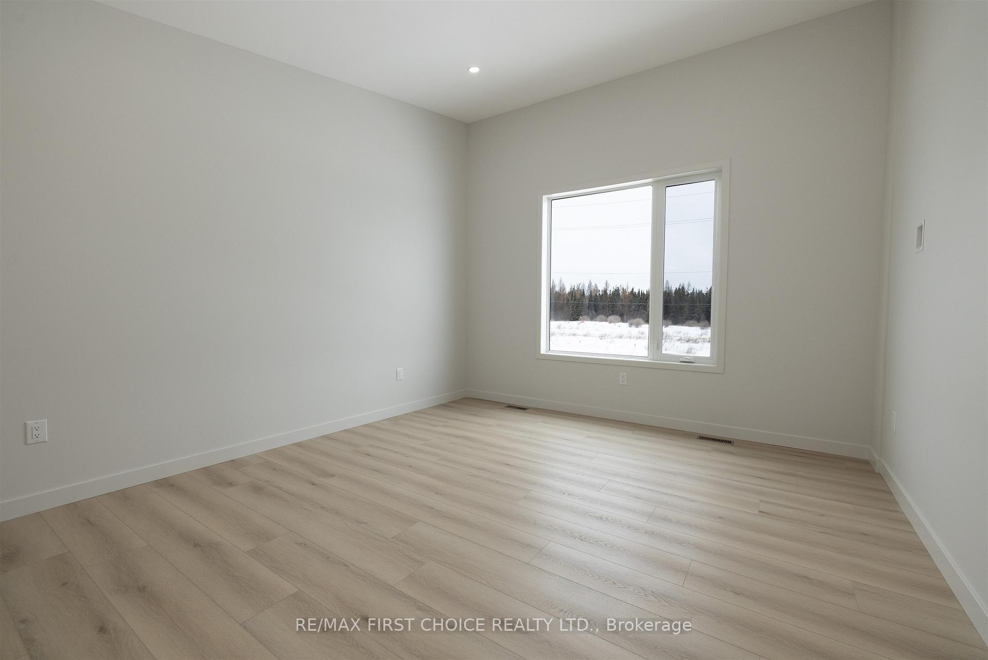 Photo 15 of 828-838 Weiler Boulevard, Thunder Bay, Parkdale — HOMEH