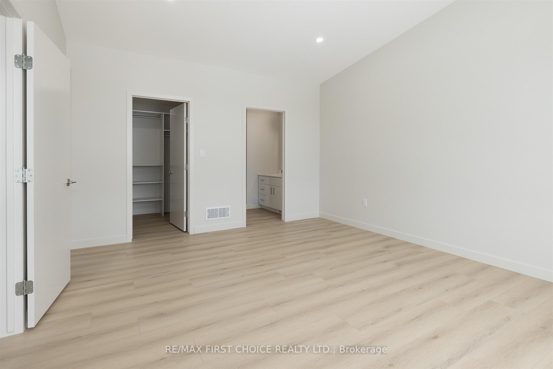 Photo 17 of 828-838 Weiler Boulevard, Thunder Bay, Parkdale — HOMEH