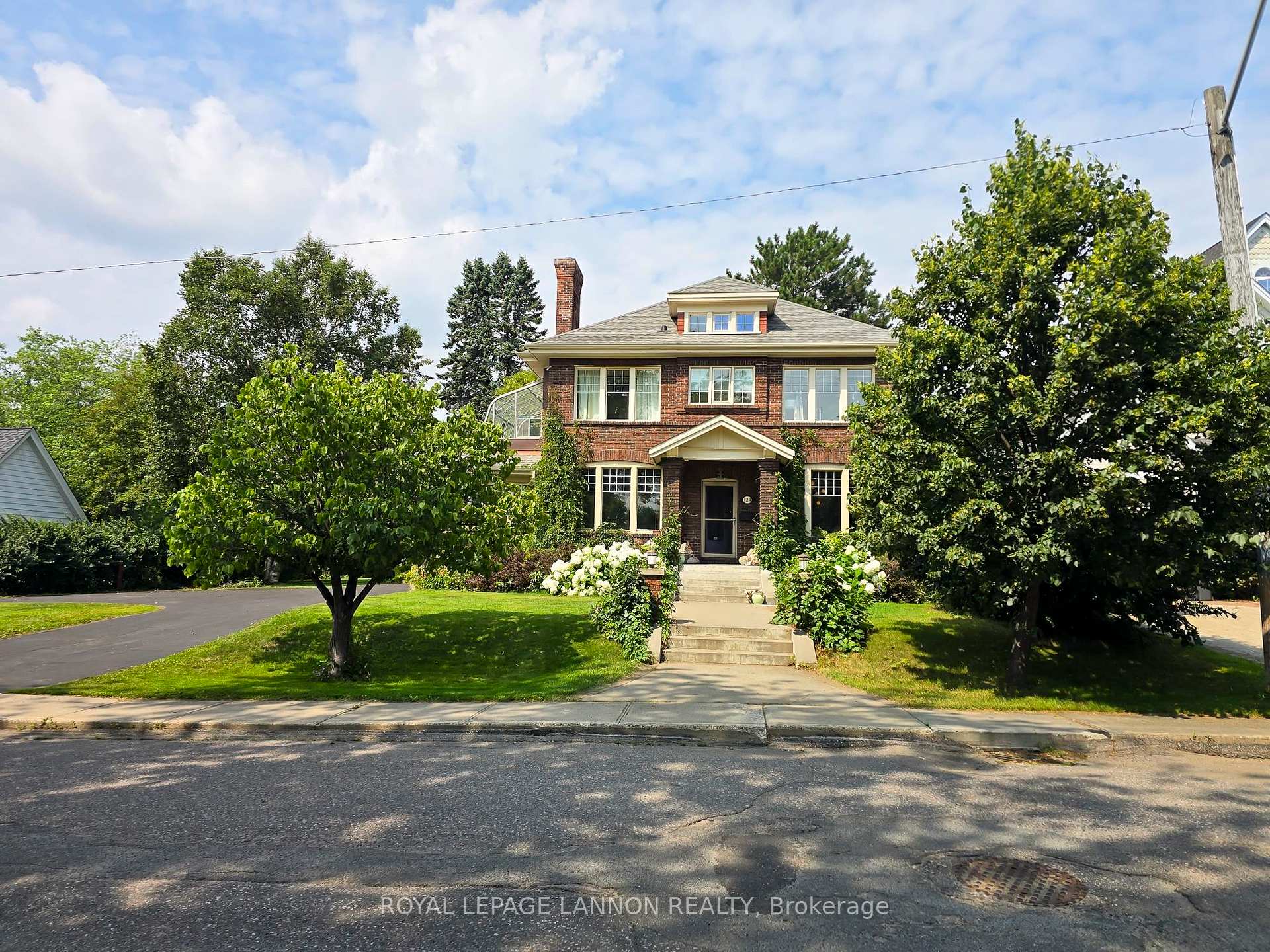 Photo 2 of 124 Summit Avenue, Thunder Bay, Mariday Heights — HOMEH