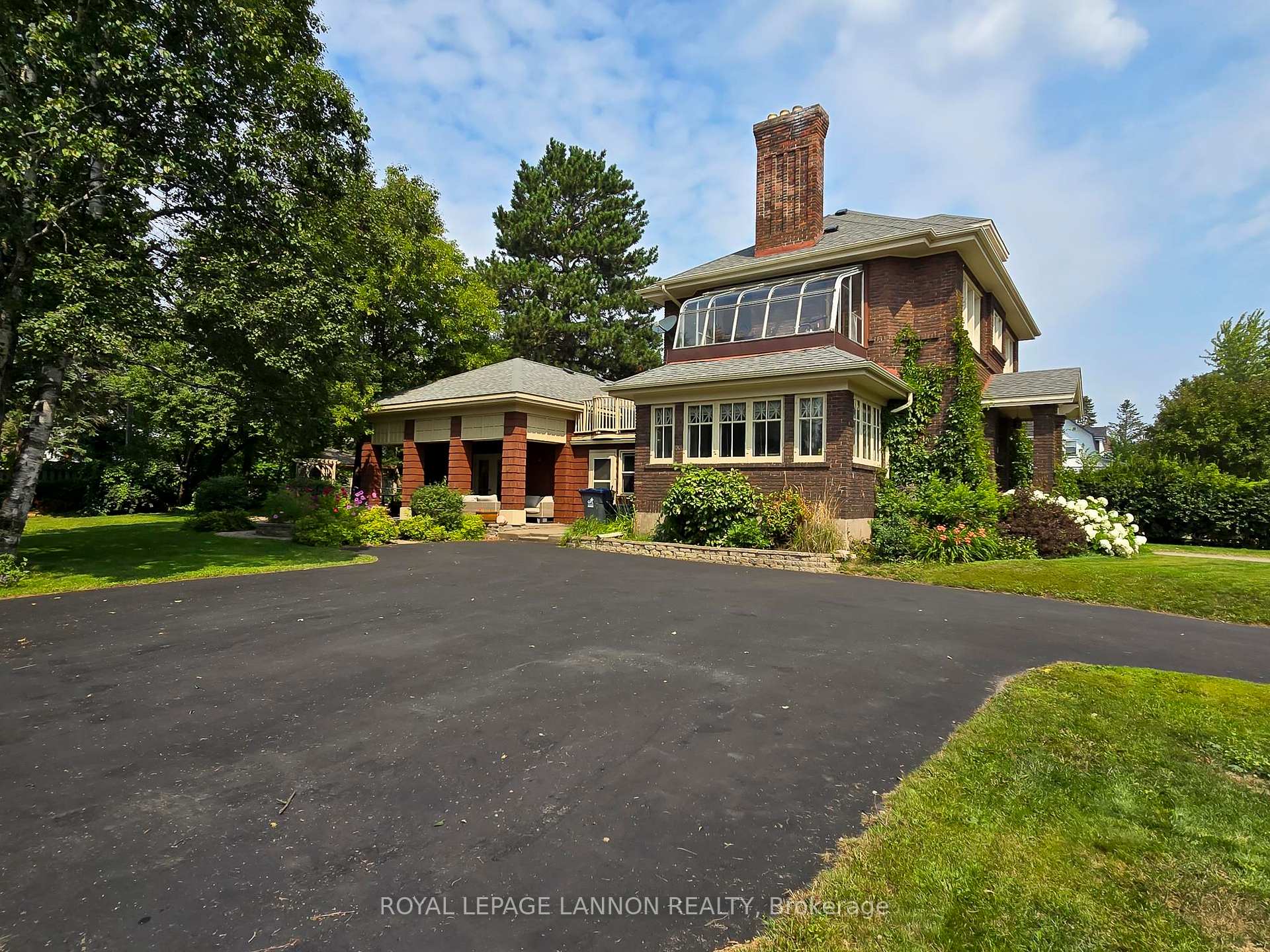 Photo 3 of 124 Summit Avenue, Thunder Bay, Mariday Heights — HOMEH