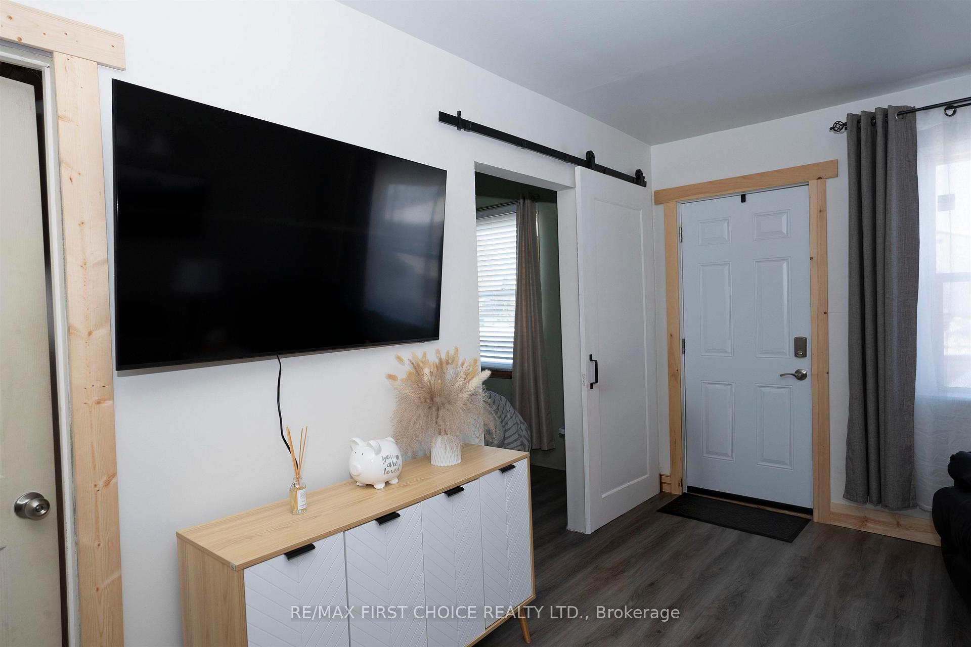 Photo 3 of 741 Sprague Street, Thunder Bay, Westfort — HOMEH