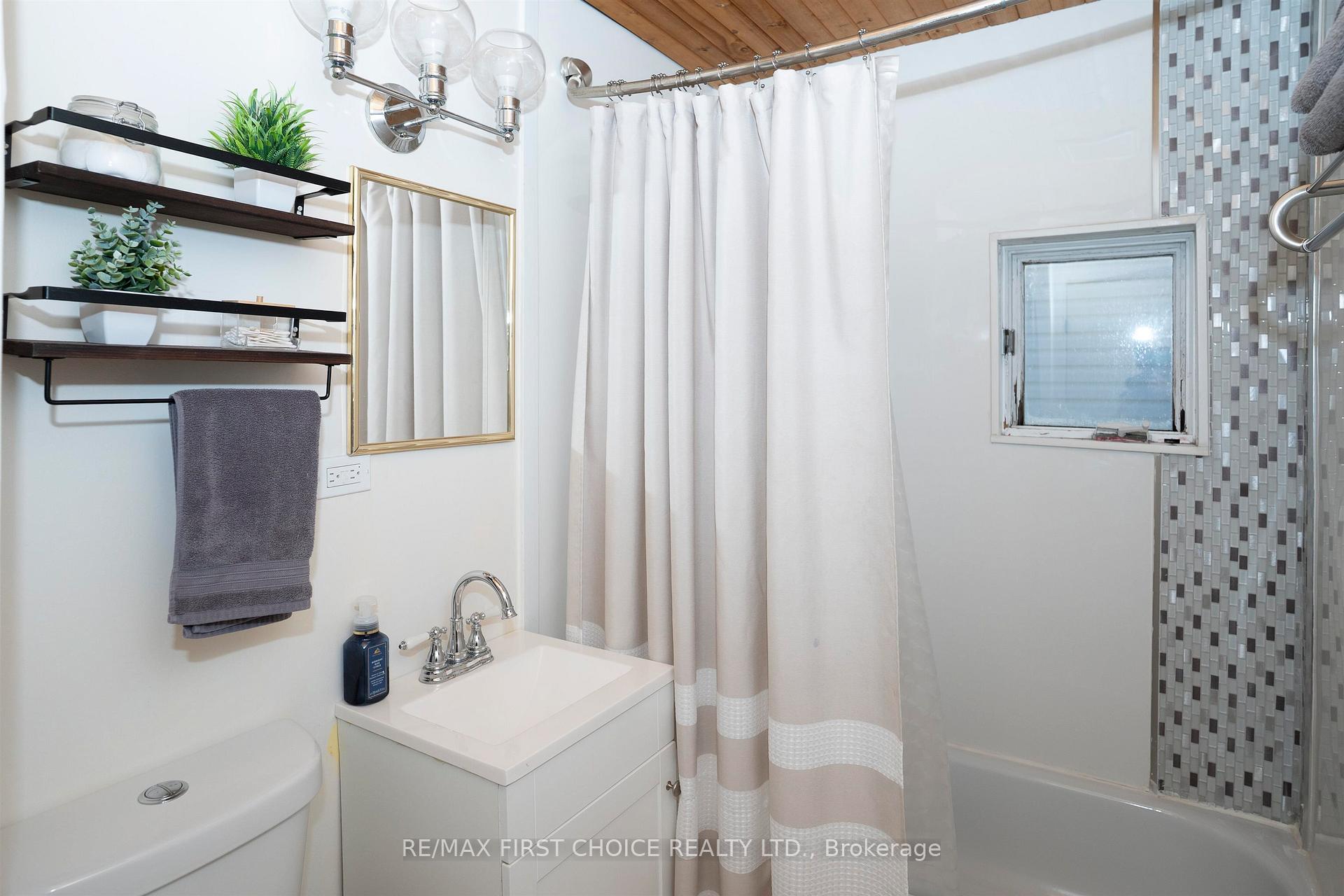 Photo 4 of 741 Sprague Street, Thunder Bay, Westfort — HOMEH