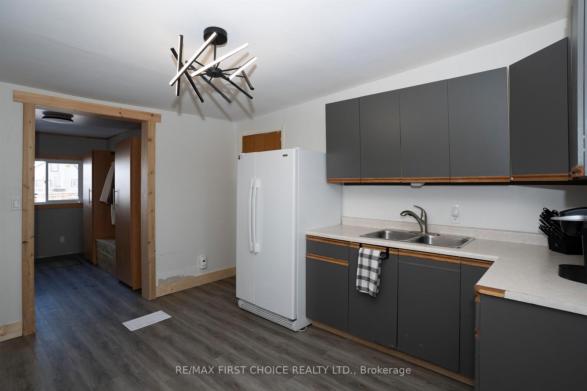 Photo 10 of 741 Sprague Street, Thunder Bay, Westfort — HOMEH