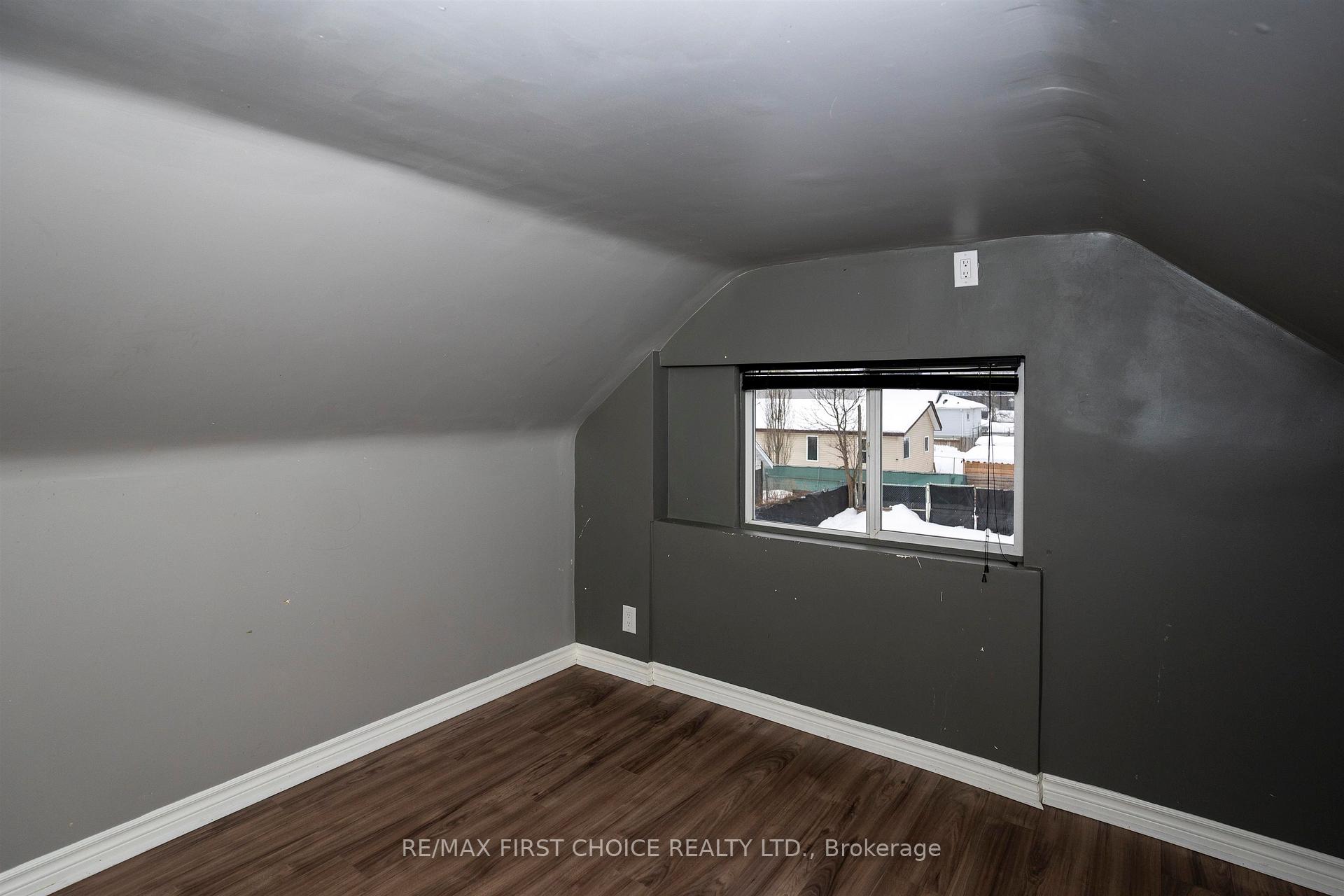 Photo 28 of 554 High Street S, Thunder Bay, Court / Cumberland — HOMEH