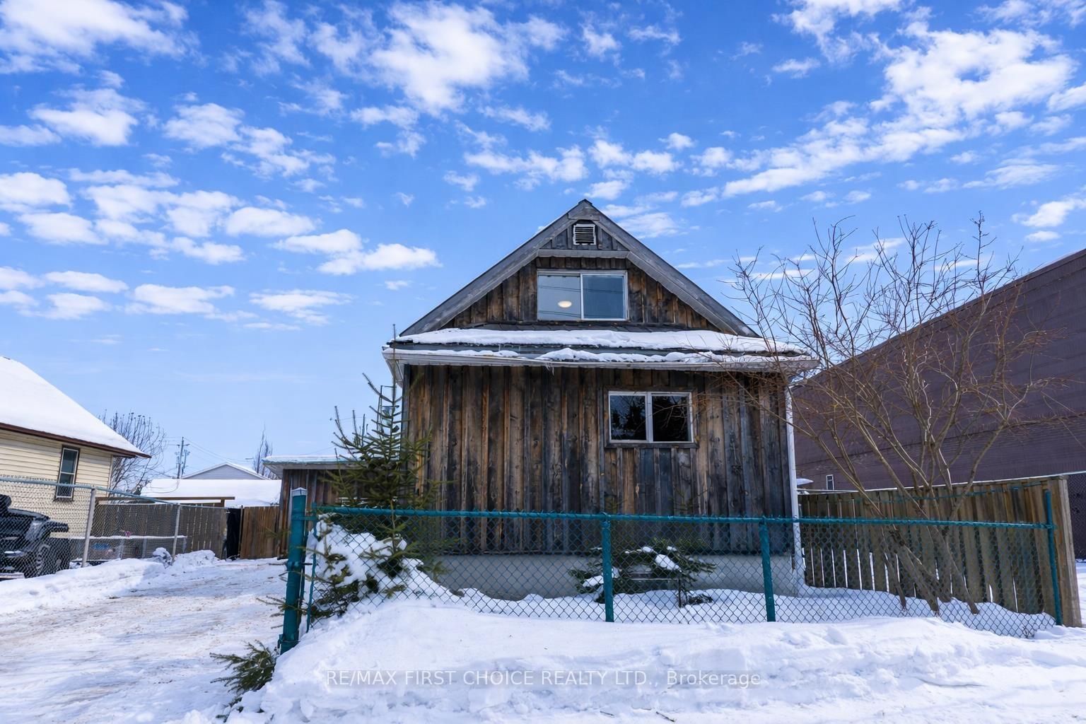 Photo 32 of 554 High Street S, Thunder Bay, Court / Cumberland — HOMEH