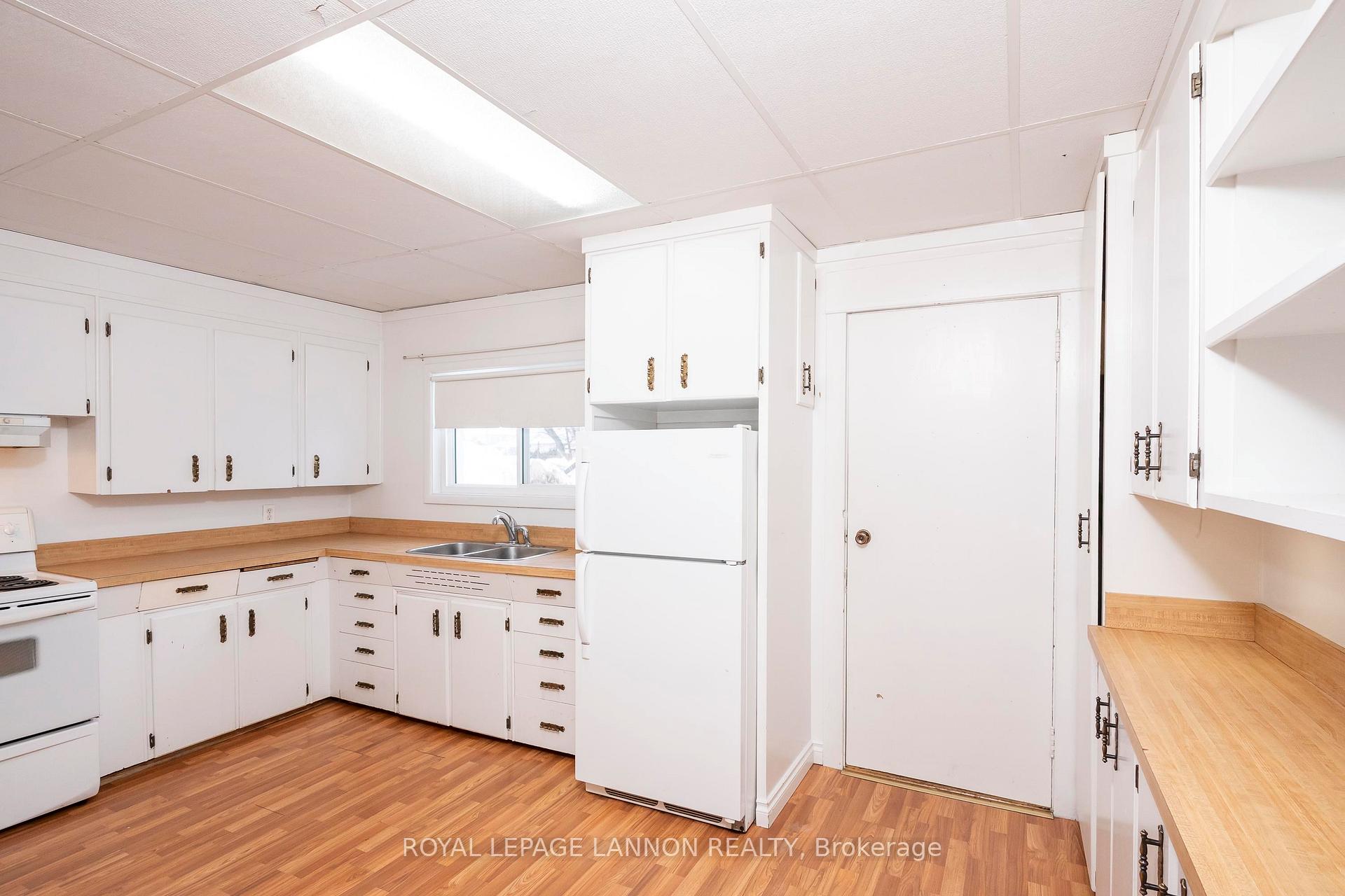 Photo 5 of 824 Finlayson Street, Thunder Bay, McKeller Park — HOMEH