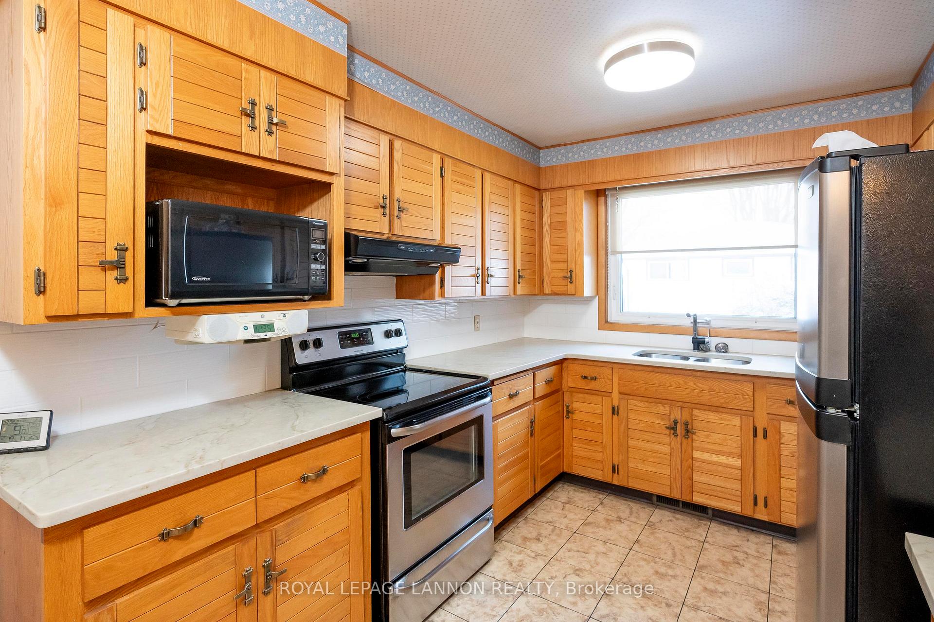 Photo 9 of 604 Ashdale Place, Thunder Bay, Edgewater Park — HOMEH