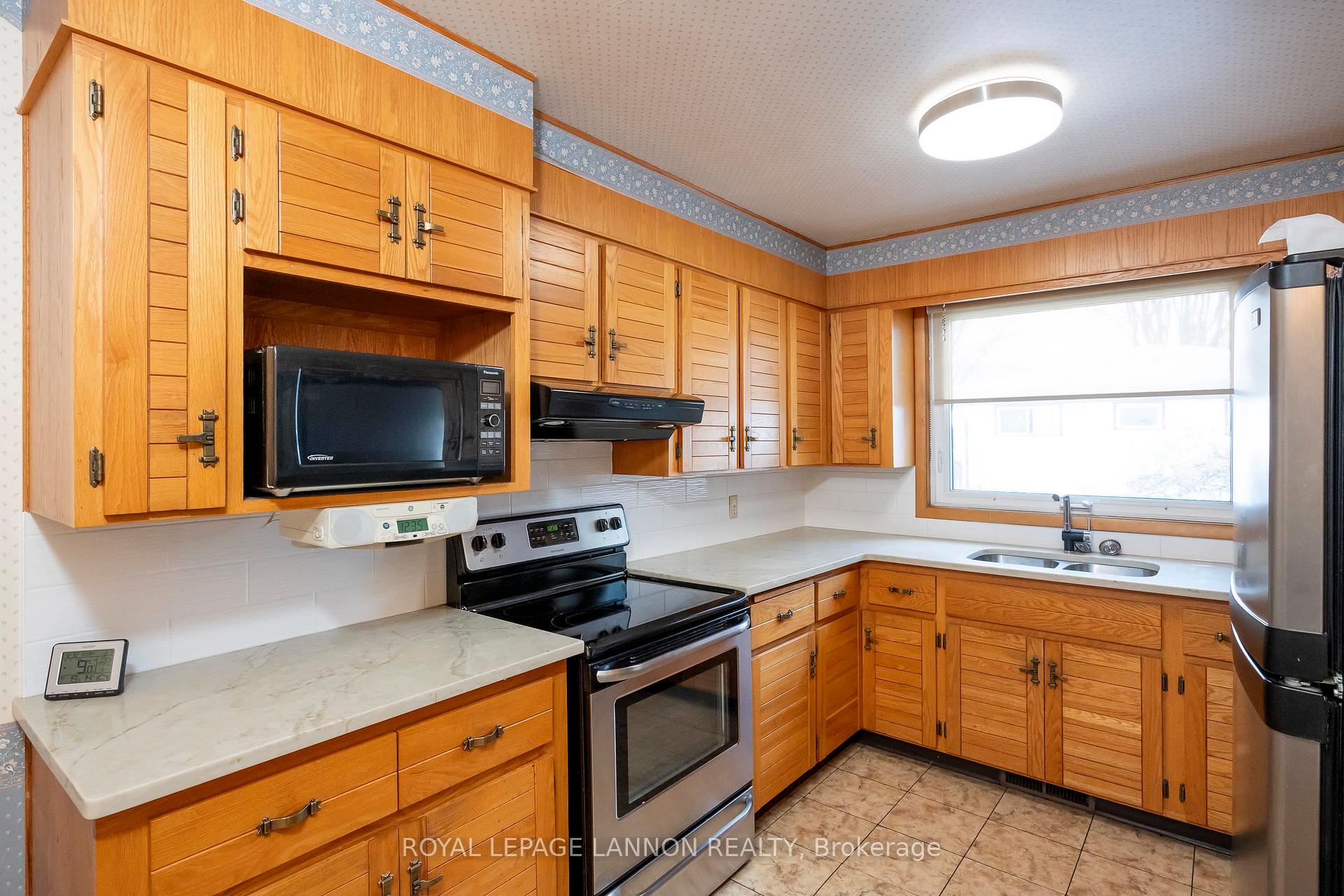 Photo 10 of 604 Ashdale Place, Thunder Bay, Edgewater Park — HOMEH