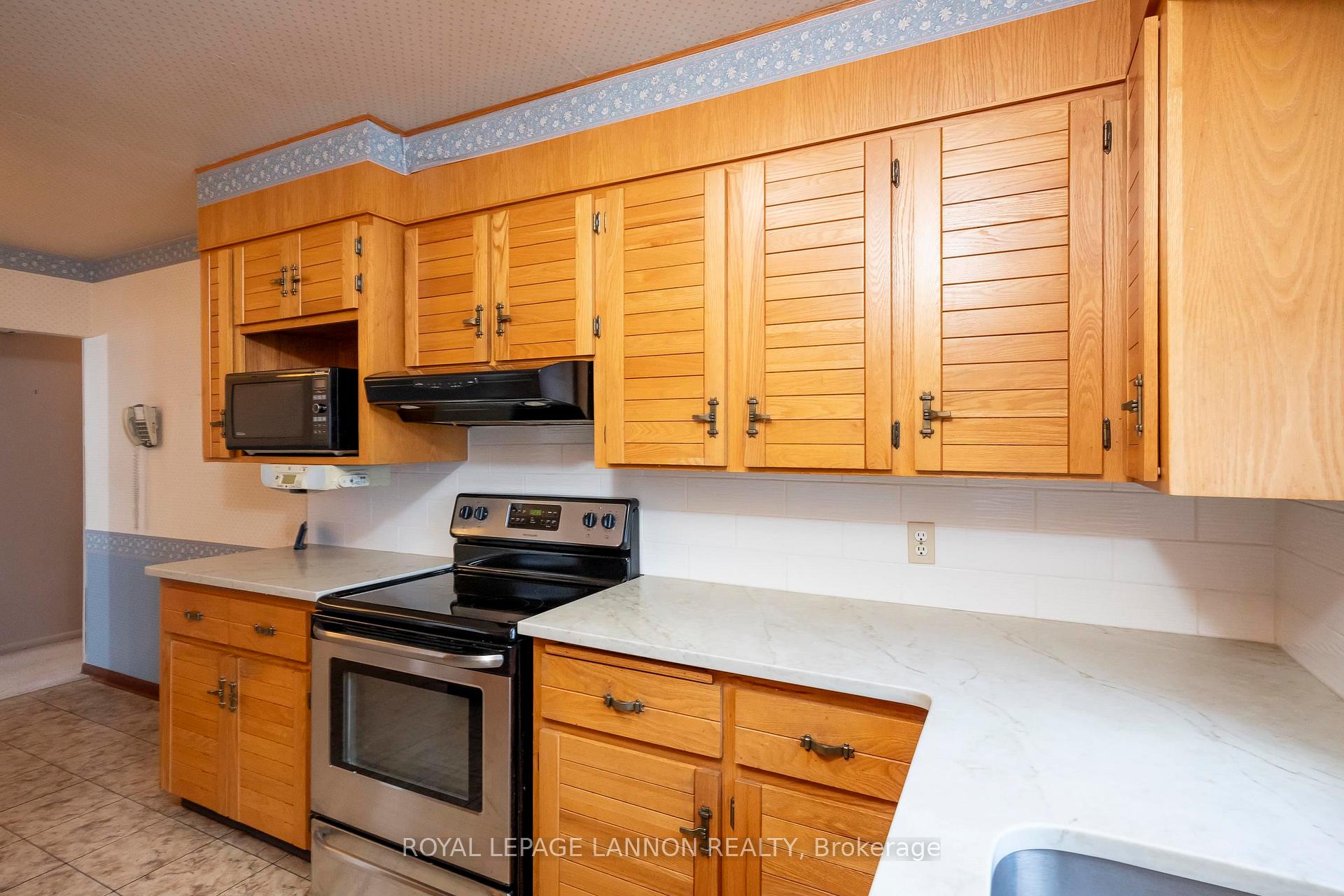 Photo 11 of 604 Ashdale Place, Thunder Bay, Edgewater Park — HOMEH
