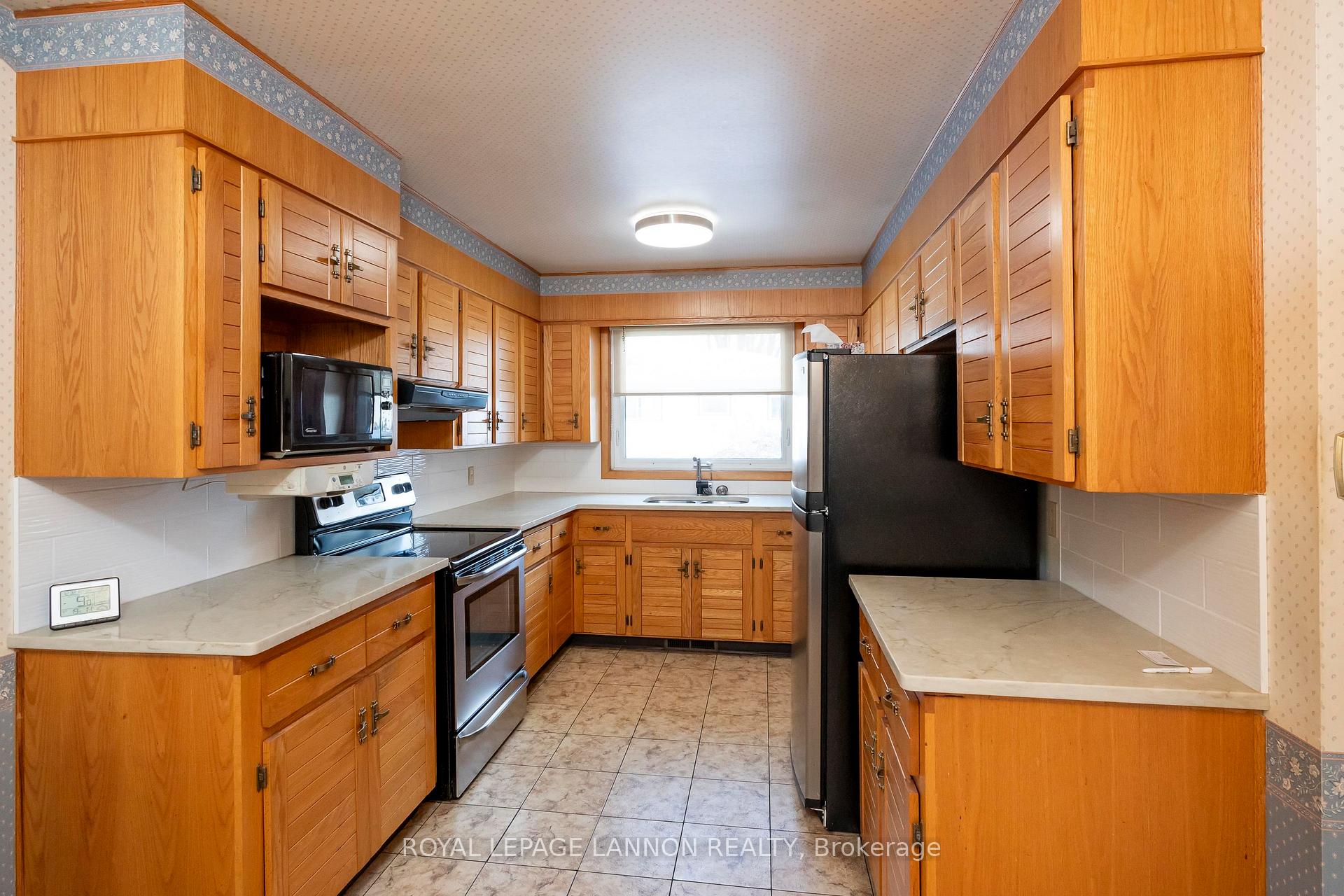 Photo 12 of 604 Ashdale Place, Thunder Bay, Edgewater Park — HOMEH