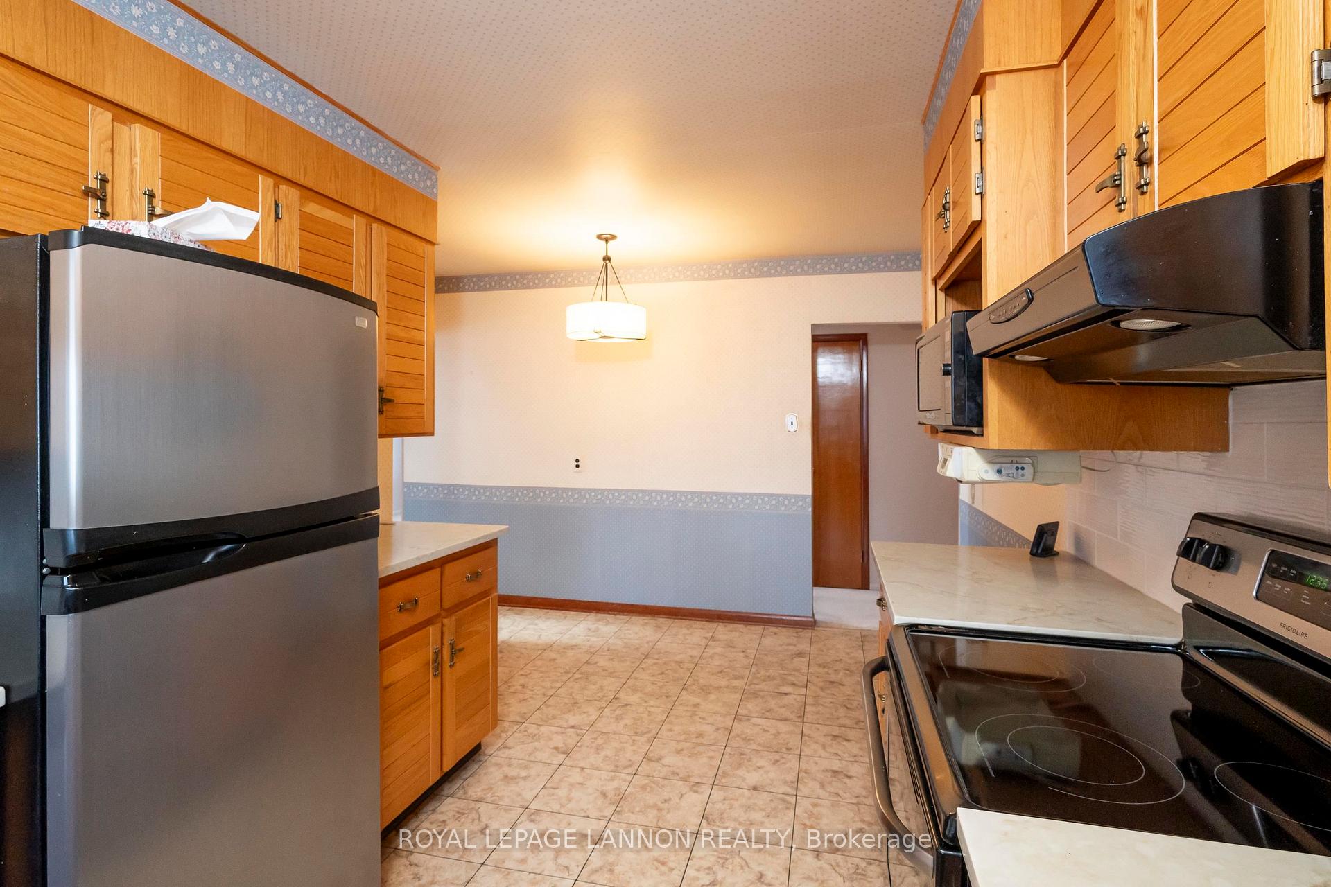 Photo 13 of 604 Ashdale Place, Thunder Bay, Edgewater Park — HOMEH
