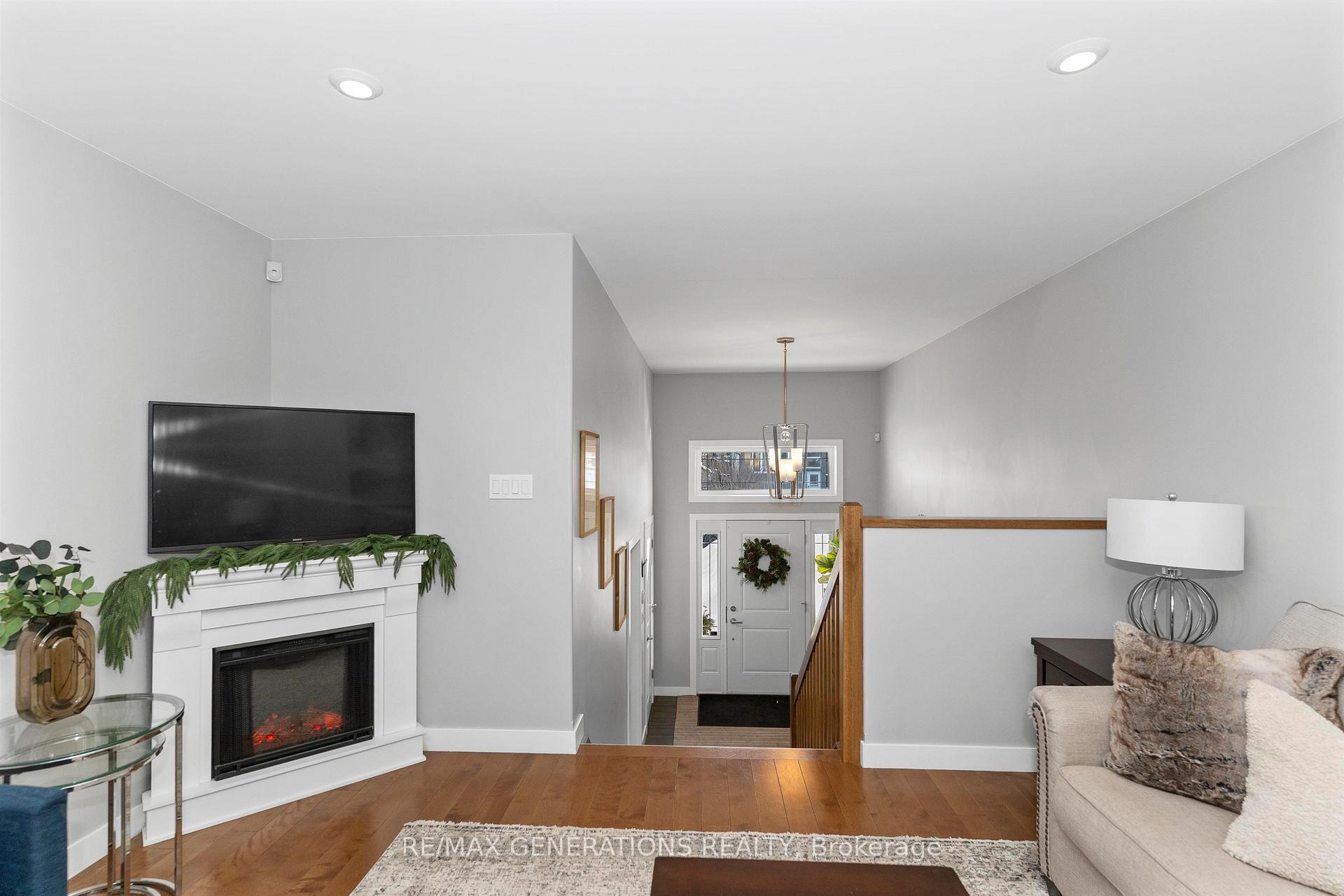 Photo 5 of 203 Cougar Crescent, Thunder Bay, Parkdale — HOMEH