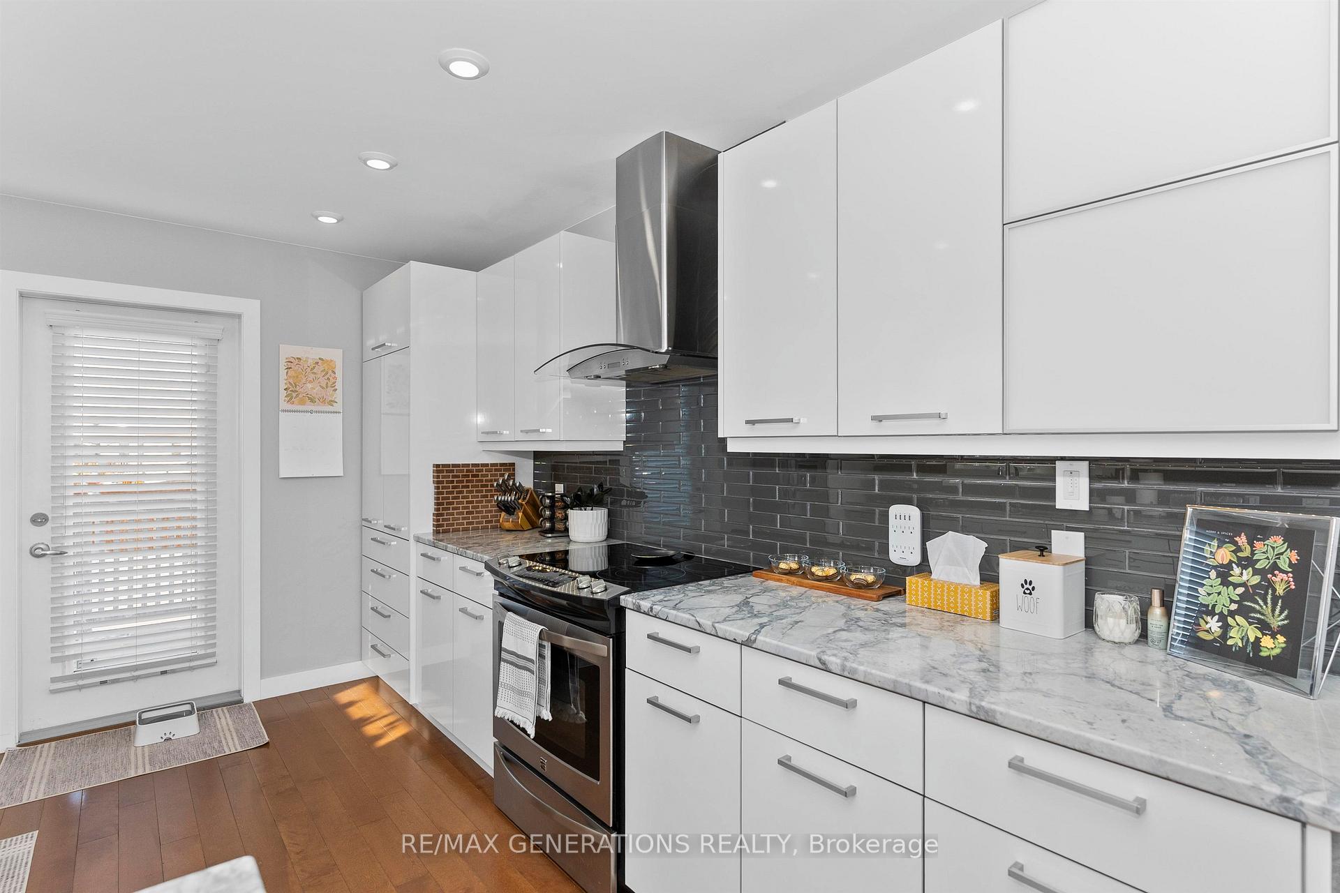 Photo 10 of 203 Cougar Crescent, Thunder Bay, Parkdale — HOMEH