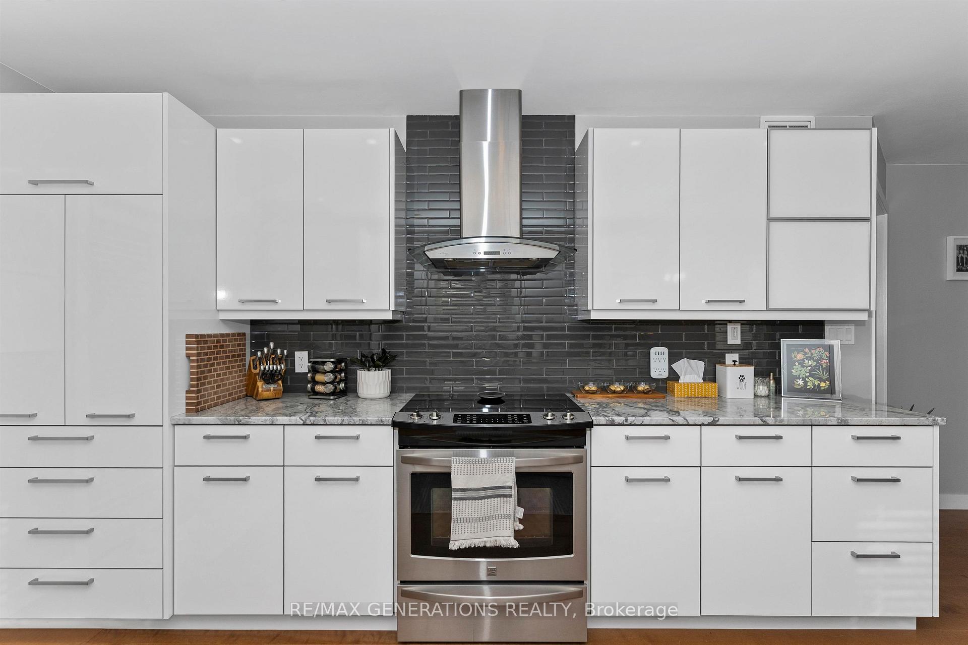Photo 12 of 203 Cougar Crescent, Thunder Bay, Parkdale — HOMEH