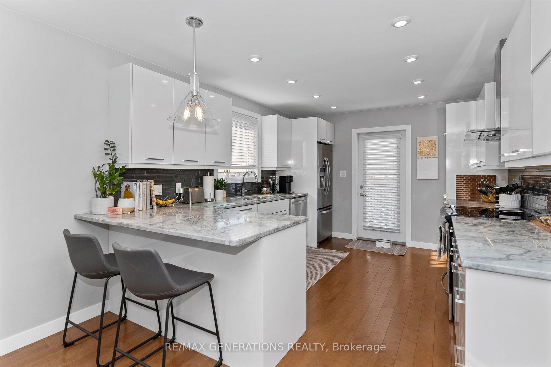Photo 14 of 203 Cougar Crescent, Thunder Bay, Parkdale — HOMEH