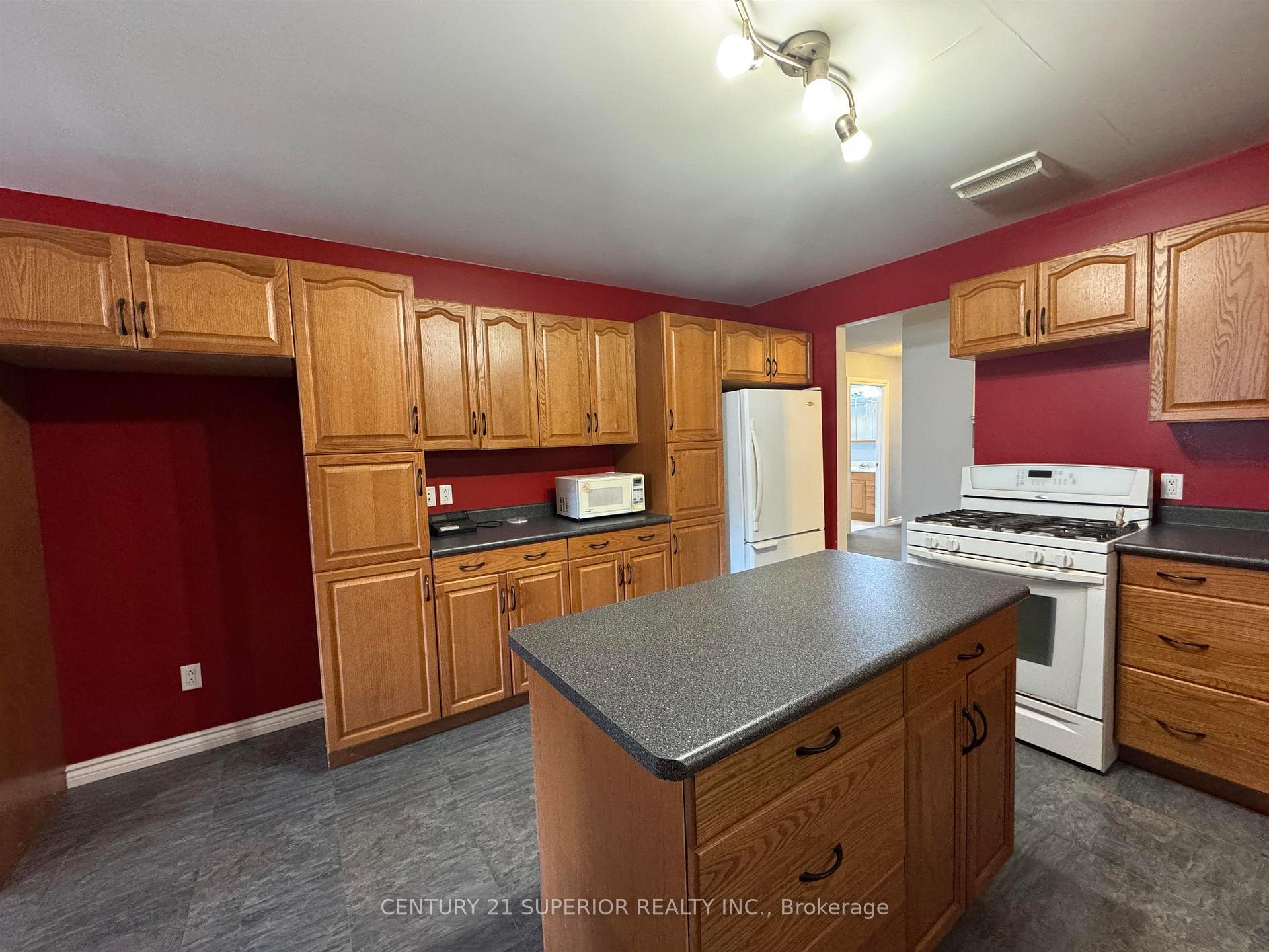 Photo 10 of 30 Aspendale Drive W, Marathon — HOMEH