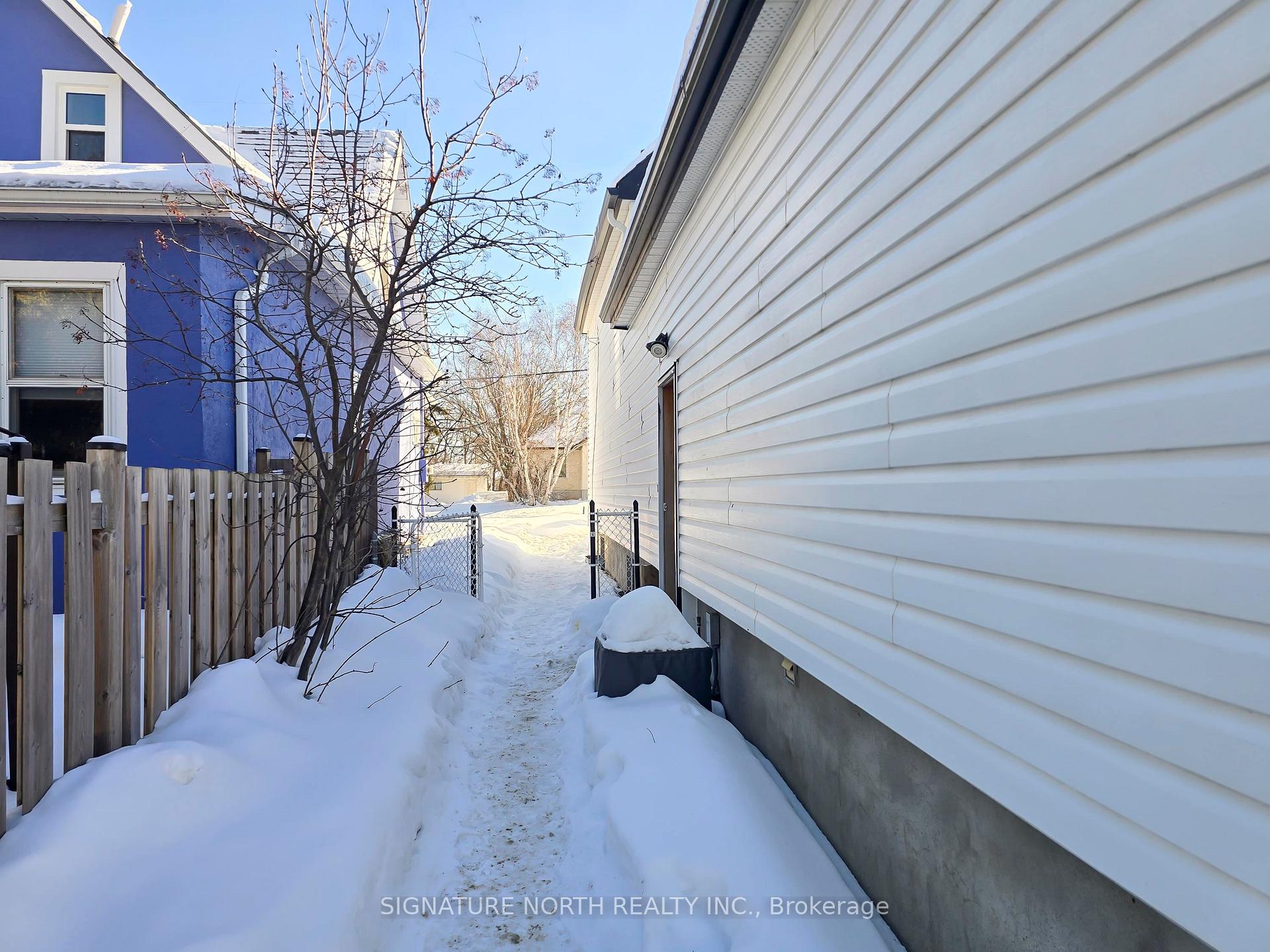 Photo 4 of 12 Stokes Street, Thunder Bay, College Heights — HOMEH