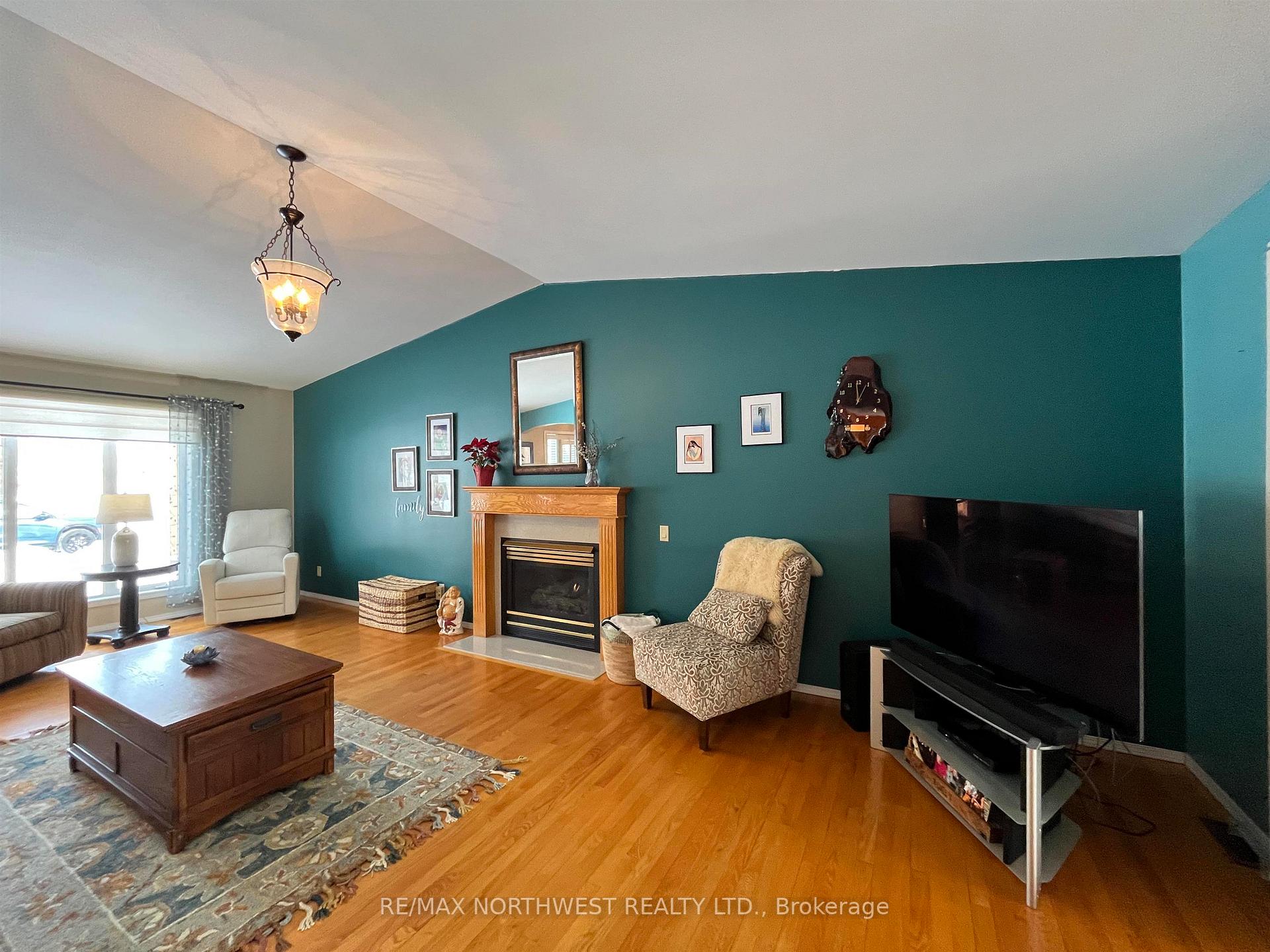 Photo 11 of 7 Gerald Street, Kenora, Evergreen — HOMEH