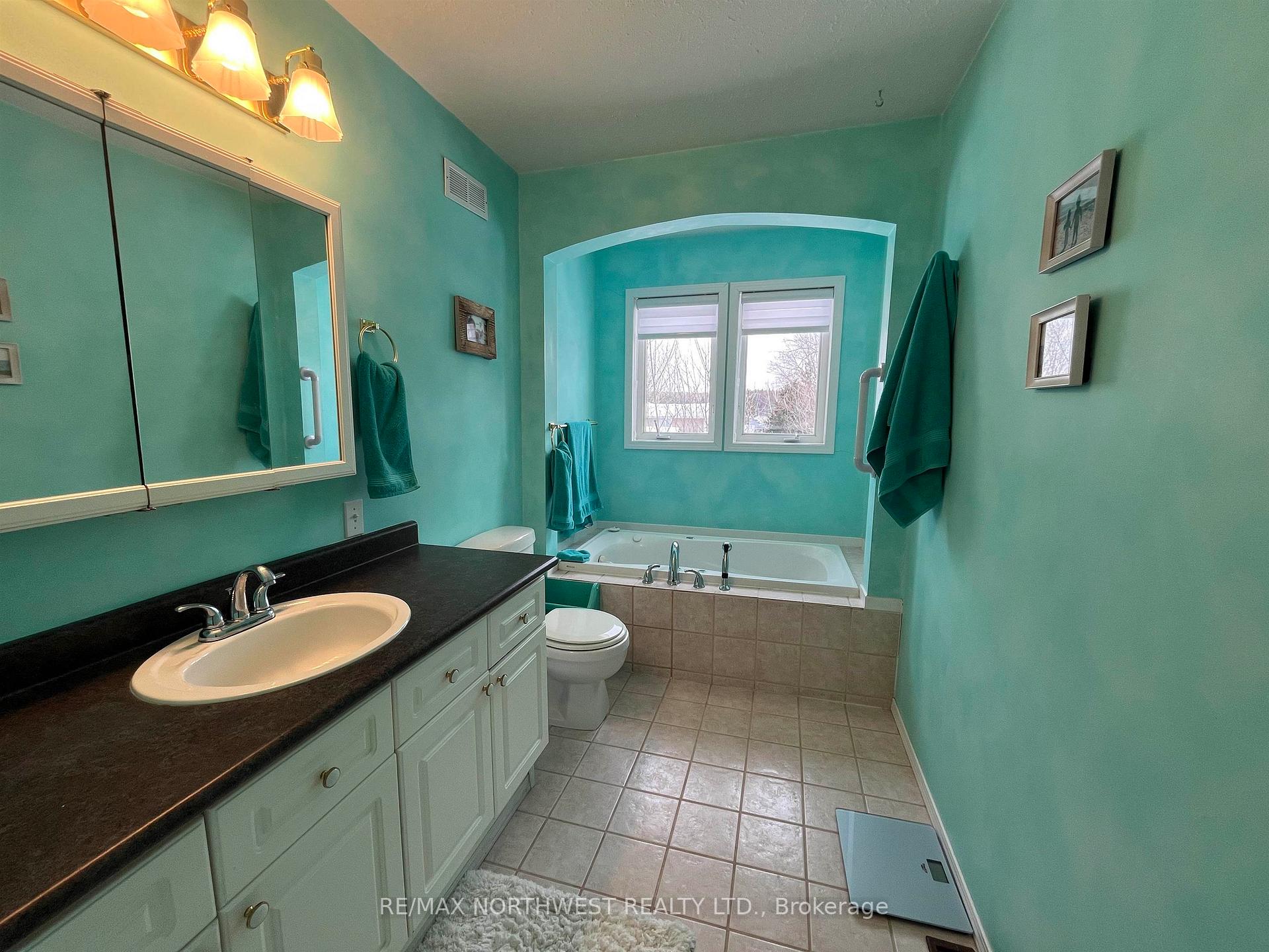 Photo 37 of 7 Gerald Street, Kenora, Evergreen — HOMEH