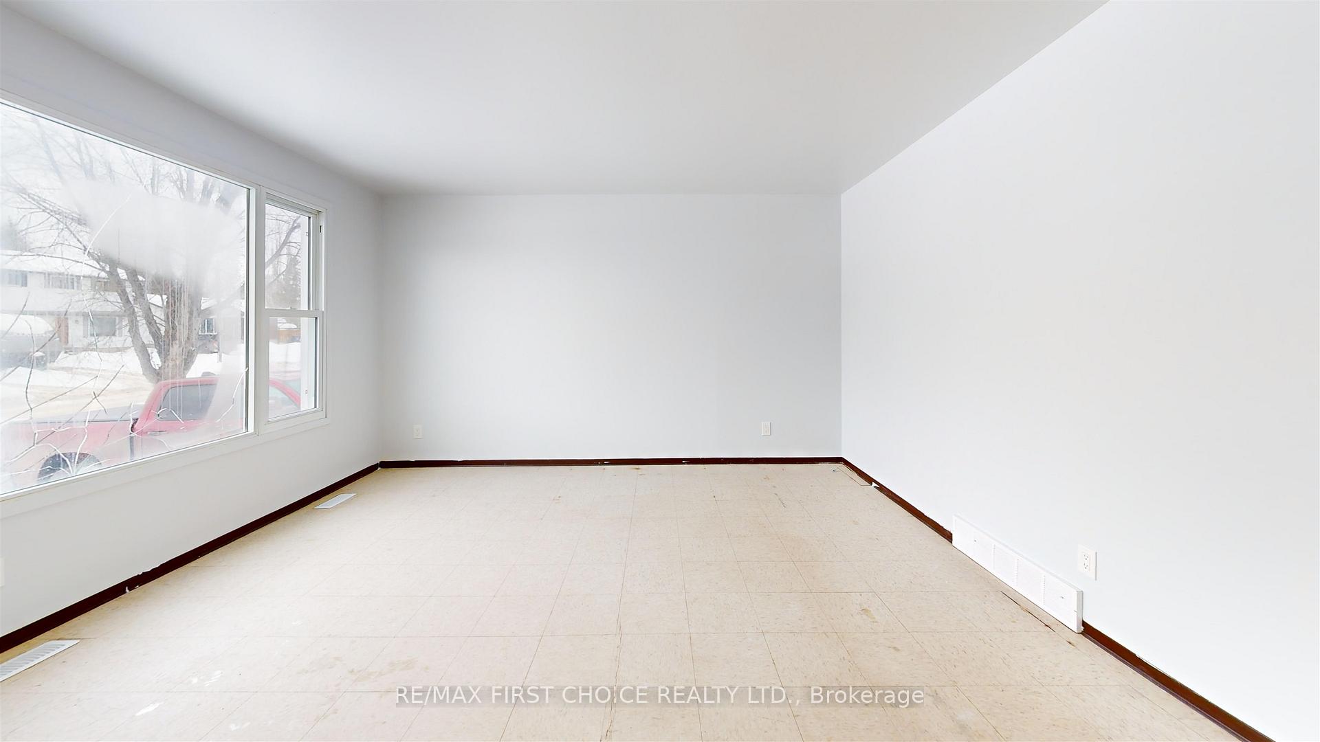 Photo 7 of 515 McGill Crescent, Thunder Bay, Northwood Park — HOMEH