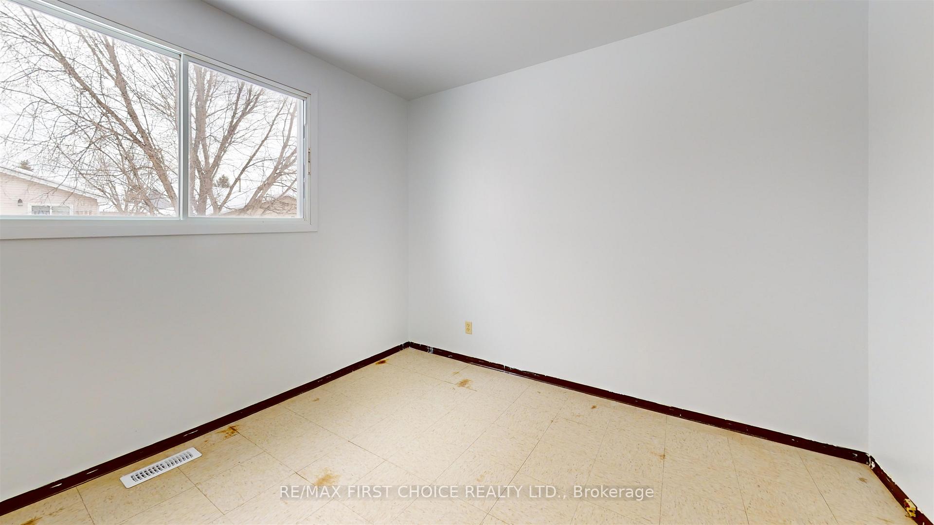 Photo 8 of 515 McGill Crescent, Thunder Bay, Northwood Park — HOMEH