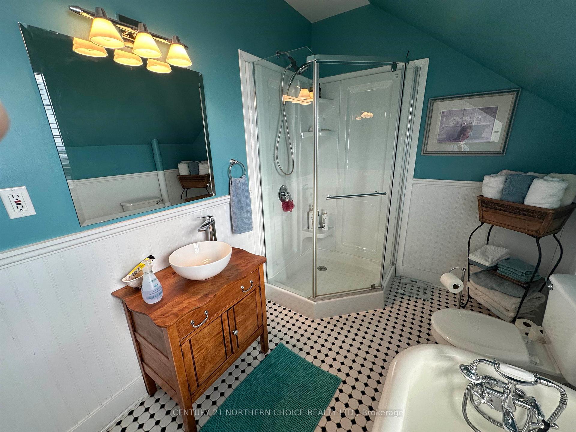 Photo 24 of 219 Sixth Avenue S, Kenora, Central — HOMEH