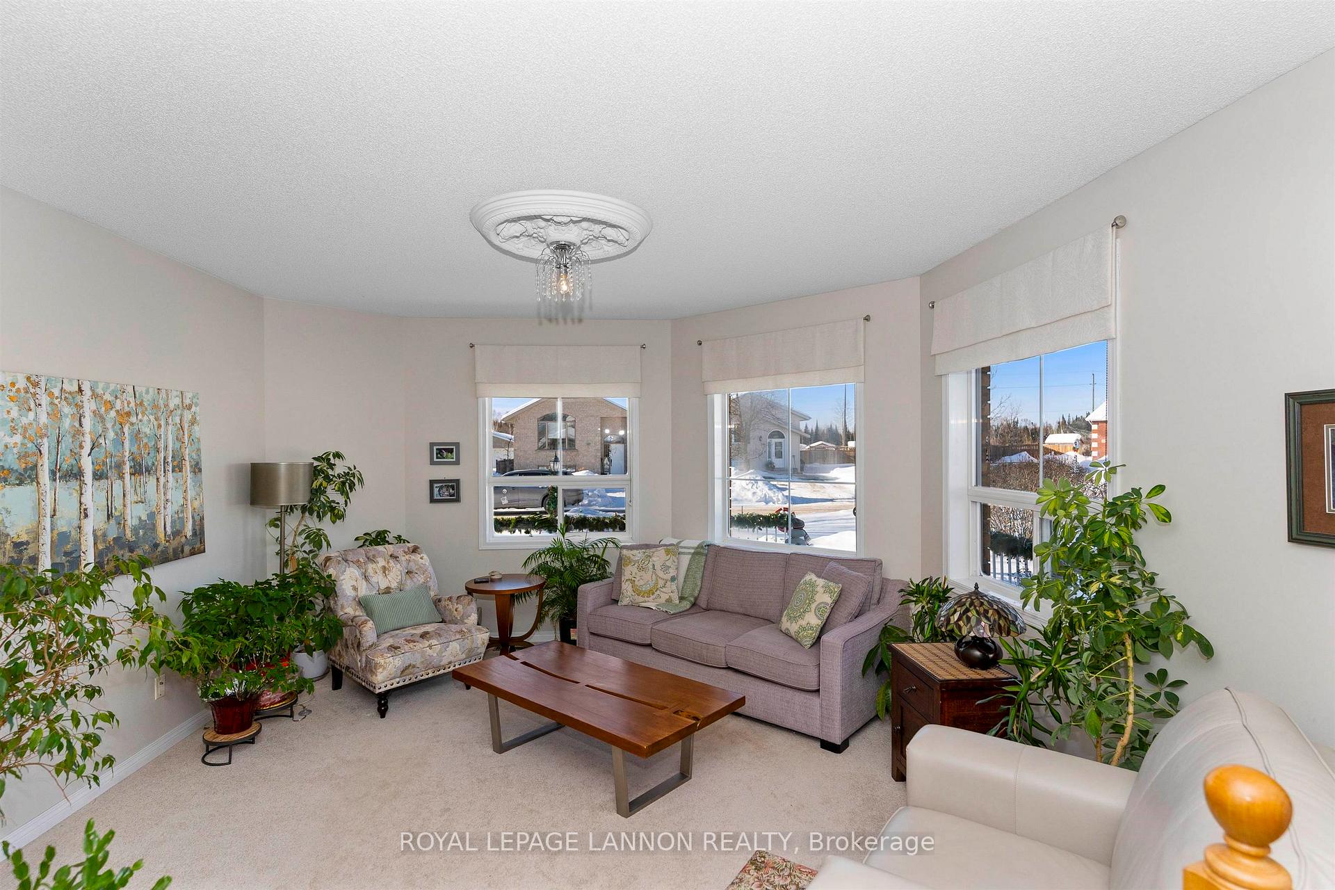 Photo 5 of 281 Caribou Crescent, Thunder Bay, Parkdale — HOMEH