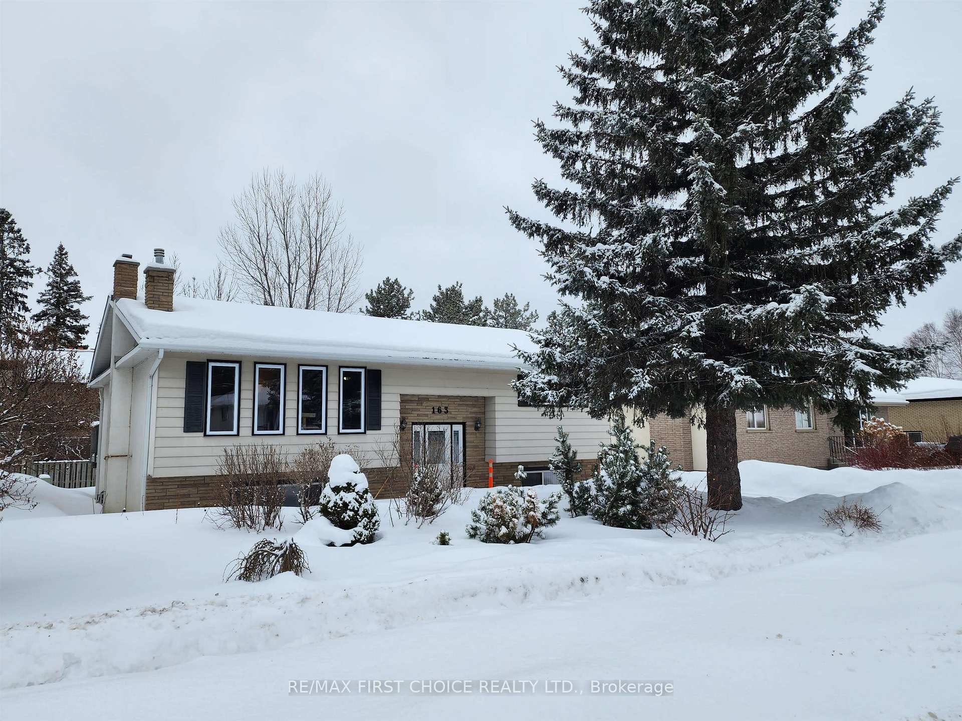 Front of 163 Fassina Street