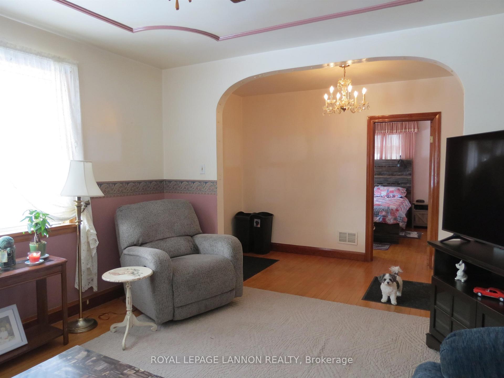 Photo 4 of 836 Simpson Street, Thunder Bay, East End — HOMEH