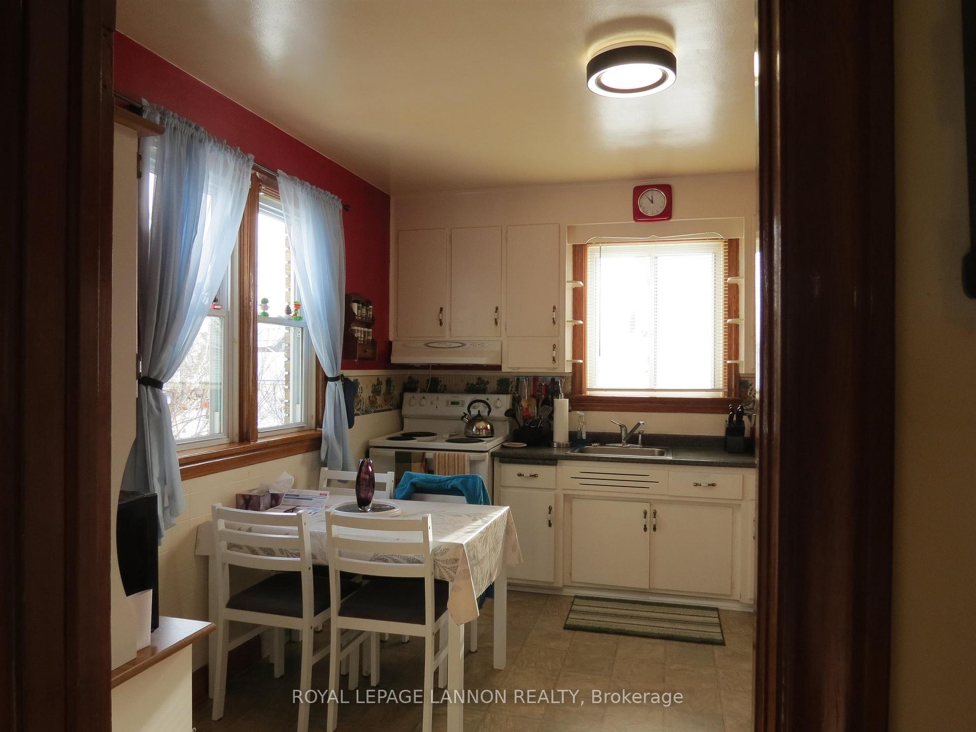 Photo 7 of 836 Simpson Street, Thunder Bay, East End — HOMEH