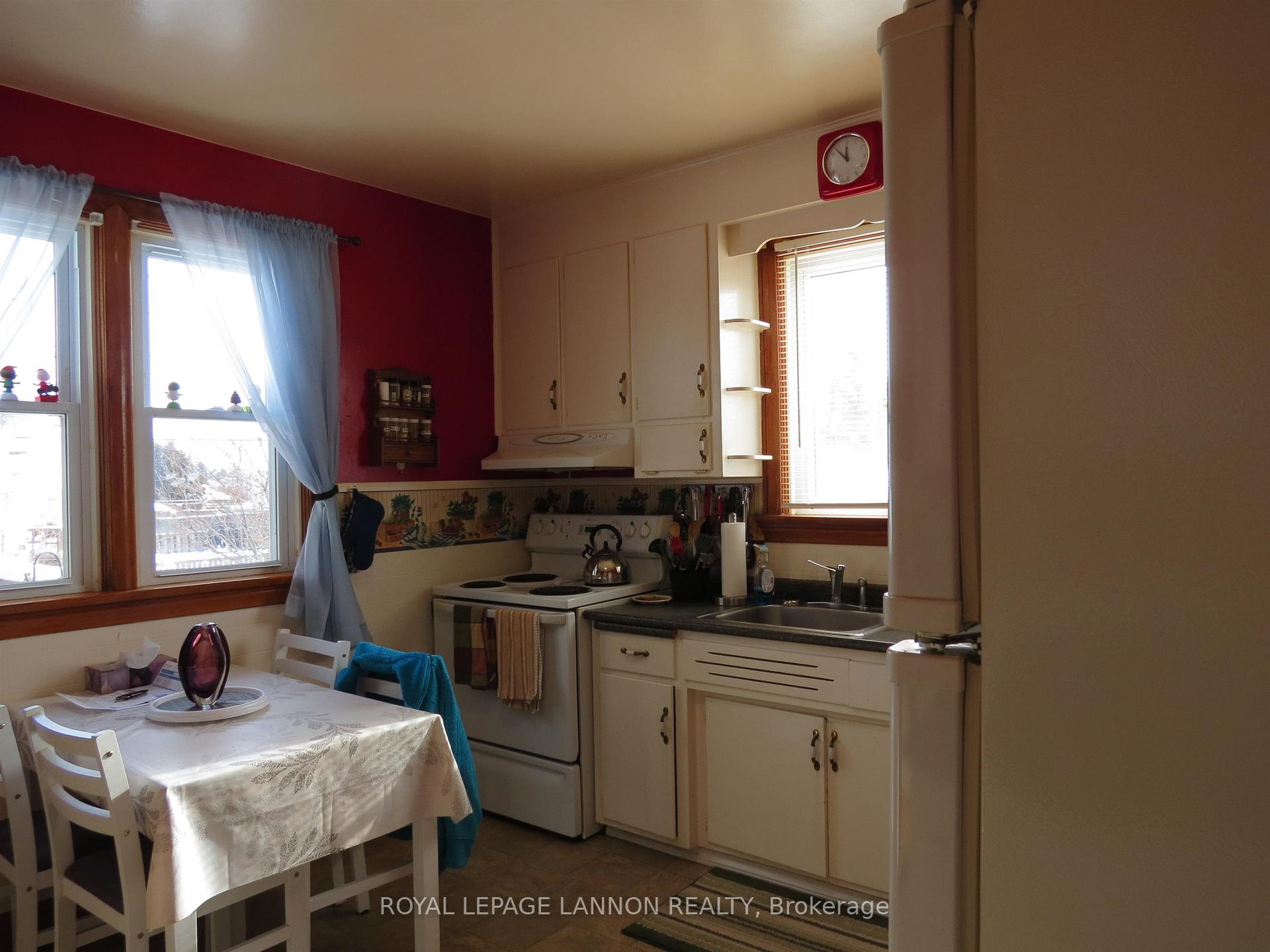 Photo 8 of 836 Simpson Street, Thunder Bay, East End — HOMEH